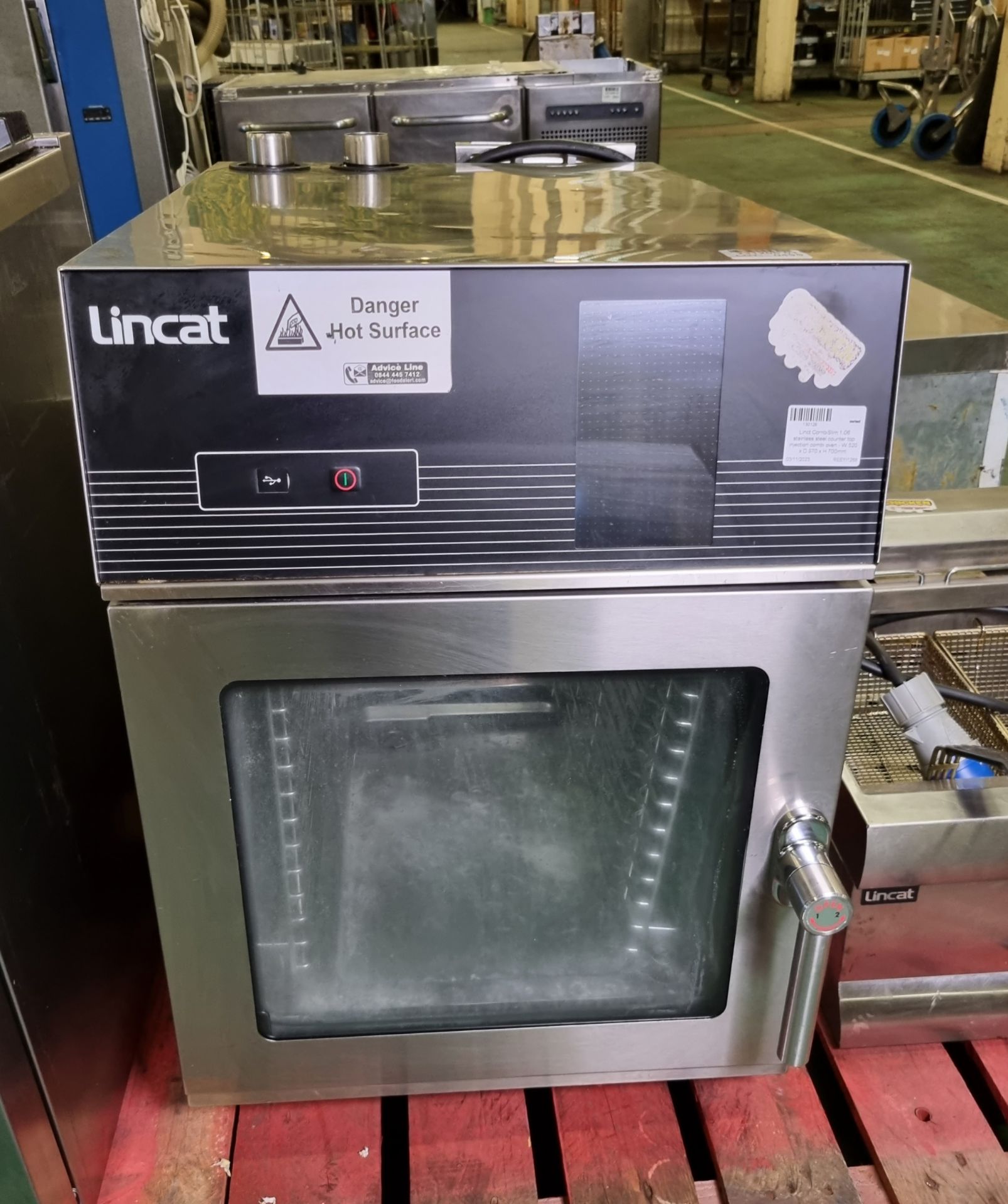 Lincat CombiSlim 1.06 stainless steel counter top injection combi oven - W 520 x D 970 x H 700mm