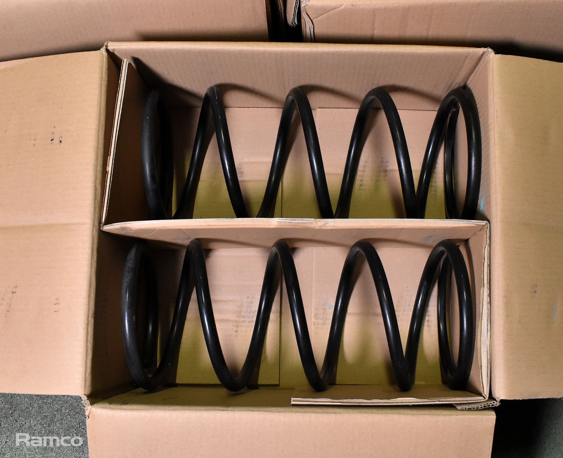 3x boxes of MAD Suspension Systems HV-104418P Mitsubishi Shogun Sport reinforced rear springs - Bild 2 aus 4