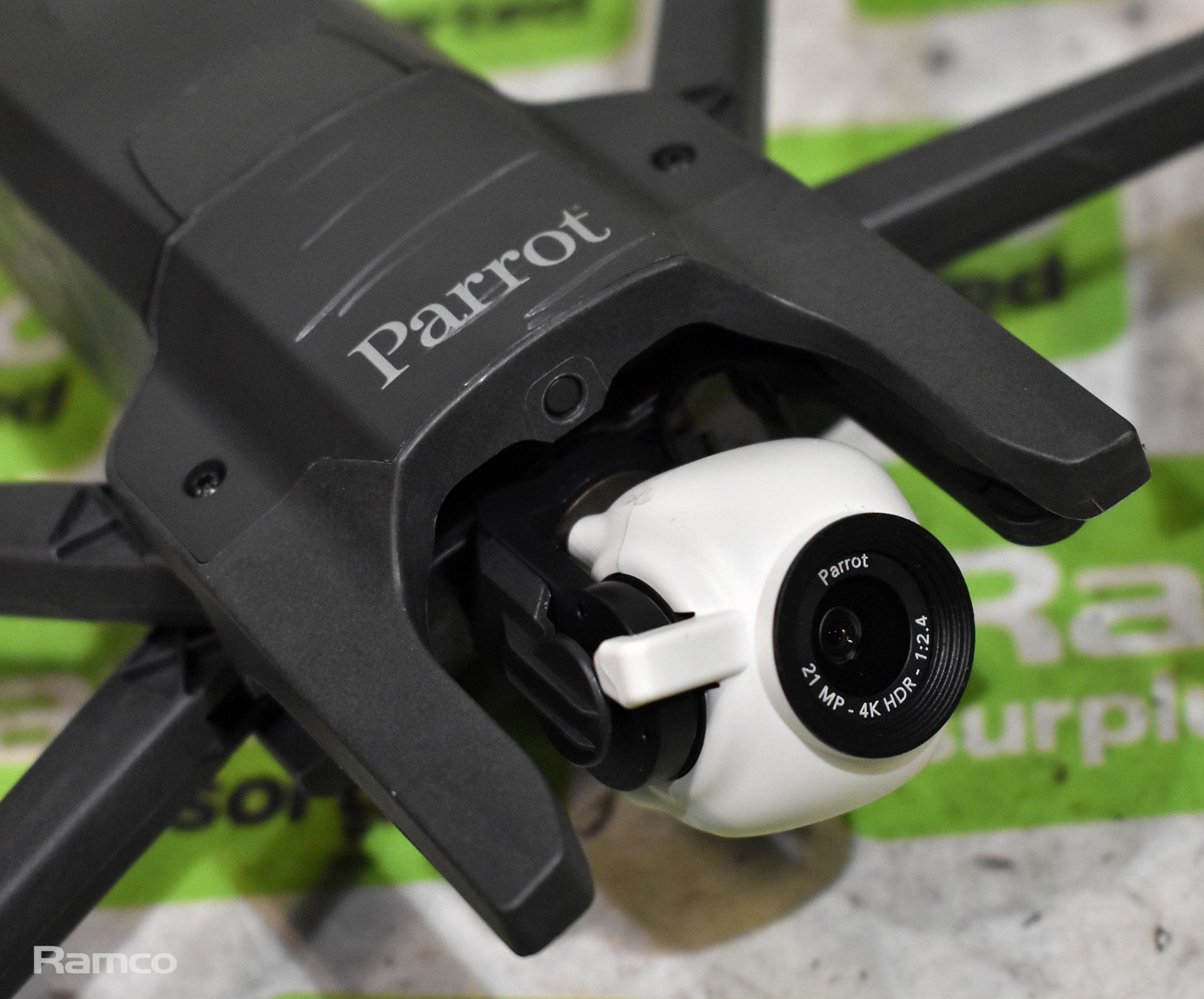 Parrot ANAFI ultra compact 4K HDR camera drone - Parrot SkyController 3 handset - 4x 2700mAh 7.6V - Image 5 of 12