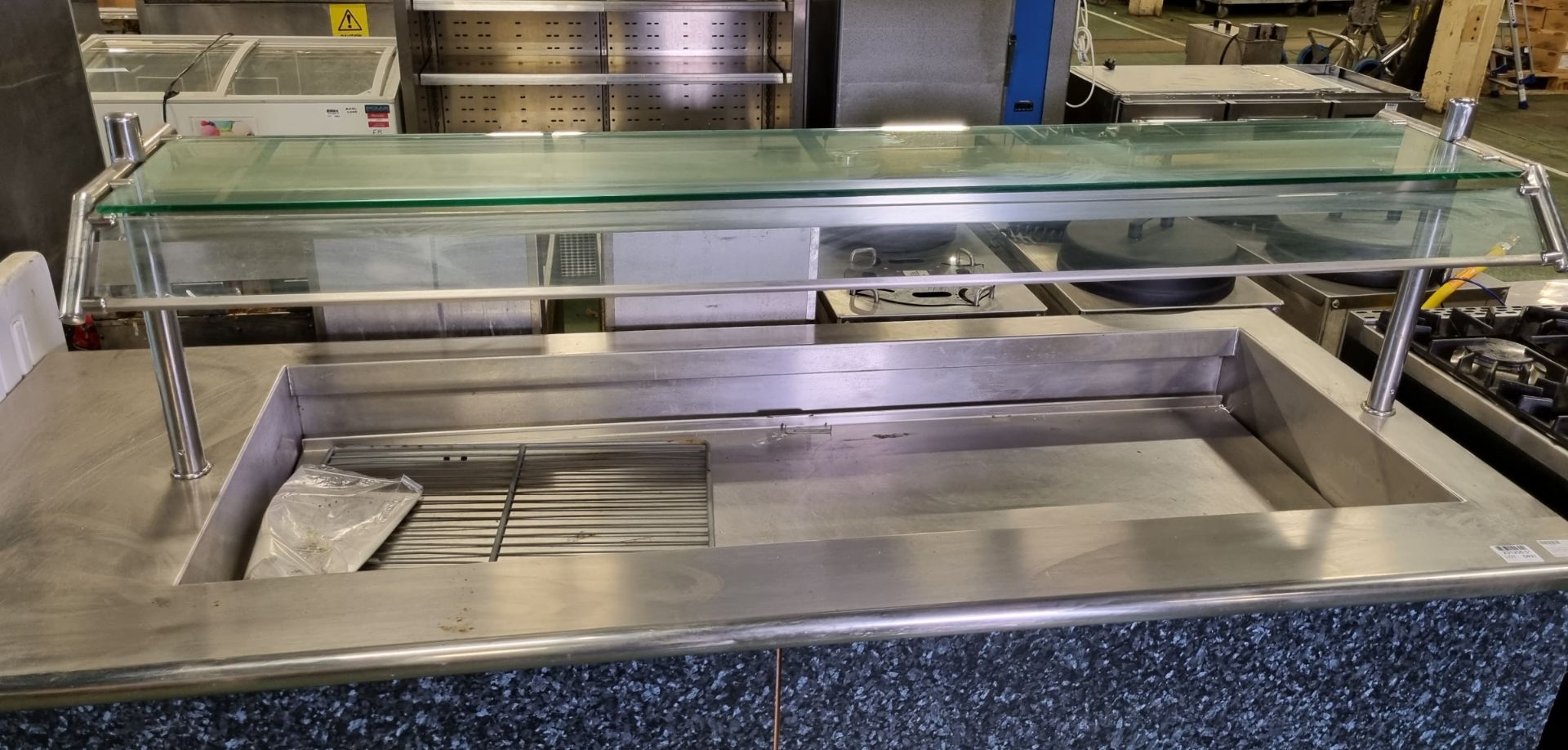 Stainless steel top servery unit with glass upper gantry - W 2200 x D 900 x H 1390 mm - Bild 3 aus 3