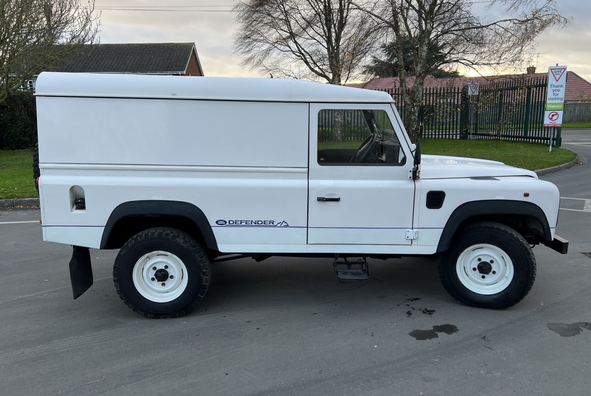 Land Rover Defender 110TDI - 1995 - Very low mileage at 24095 miles - 2.5L diesel - white - Image 7 of 49