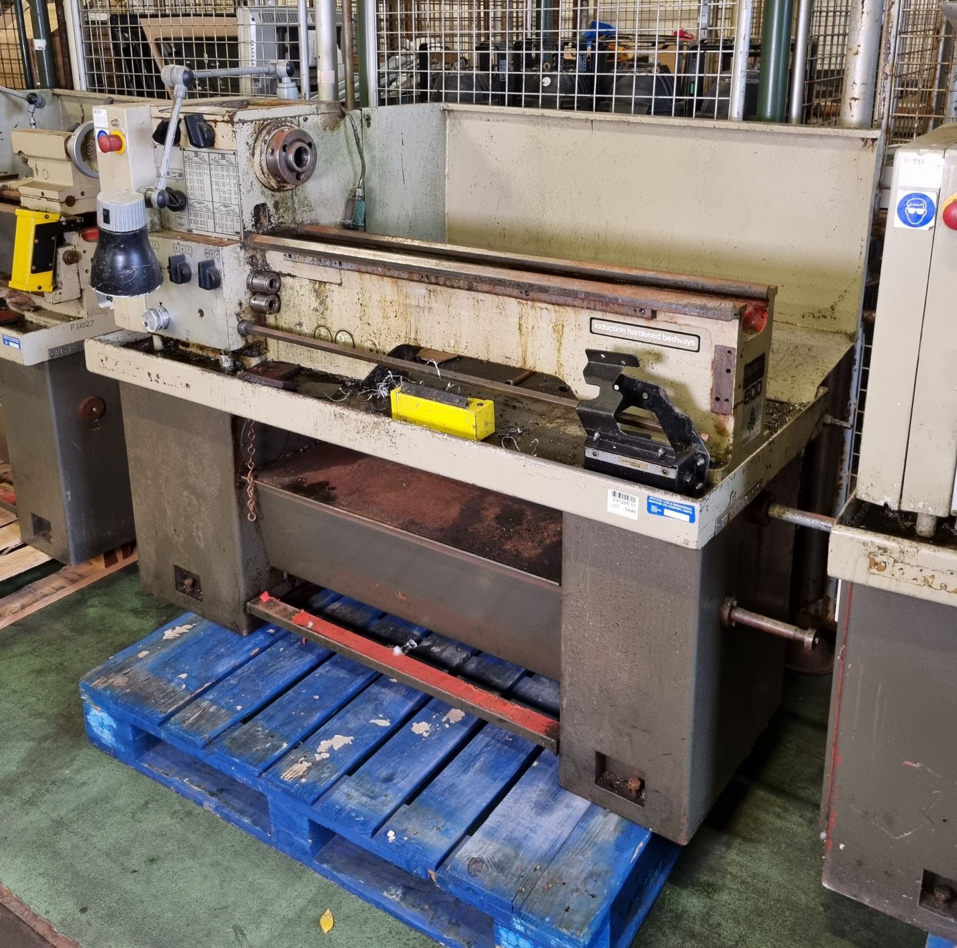 Harrison M300 bench lathe - W 1700 x D 1000 x H 1250mm - MISSING TAIL STOCK, CROSS SLIDE, GAP BED - Image 3 of 5