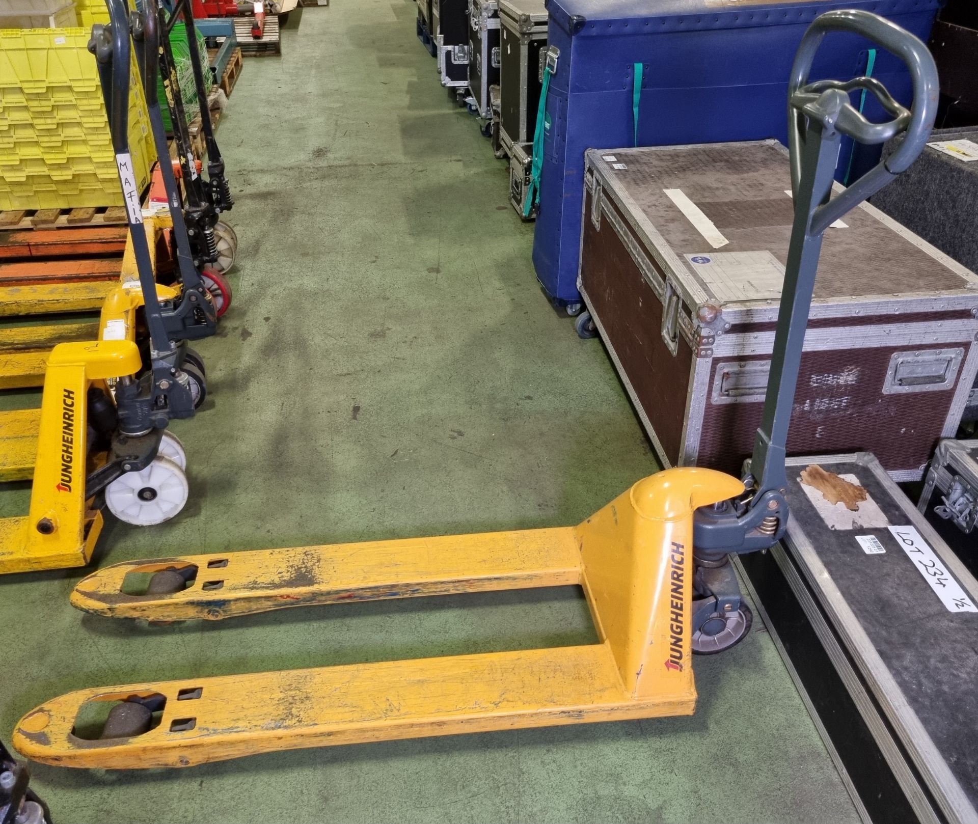 Jungheinrich pedestrian pump truck - L 1500 x W 540 x H 1250mm