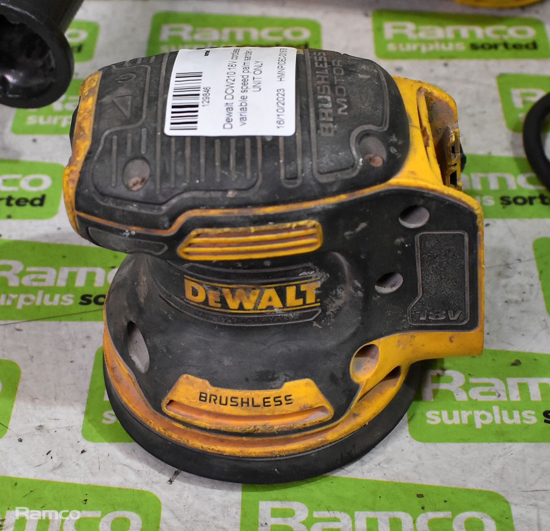 Dewalt DCW210 18V cordless variable speed palm sander - UNIT ONLY, Dewalt DWE492 240V angle grinder - Image 5 of 8