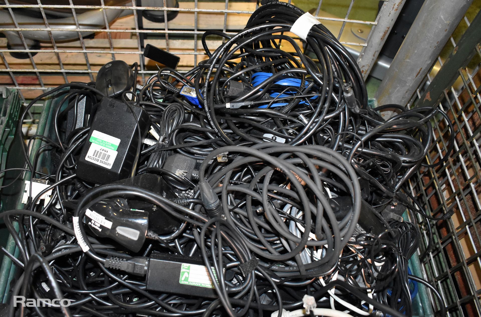 Wires and cables - power cables, AV equipment connections and casing spares - assorted, - Image 3 of 7