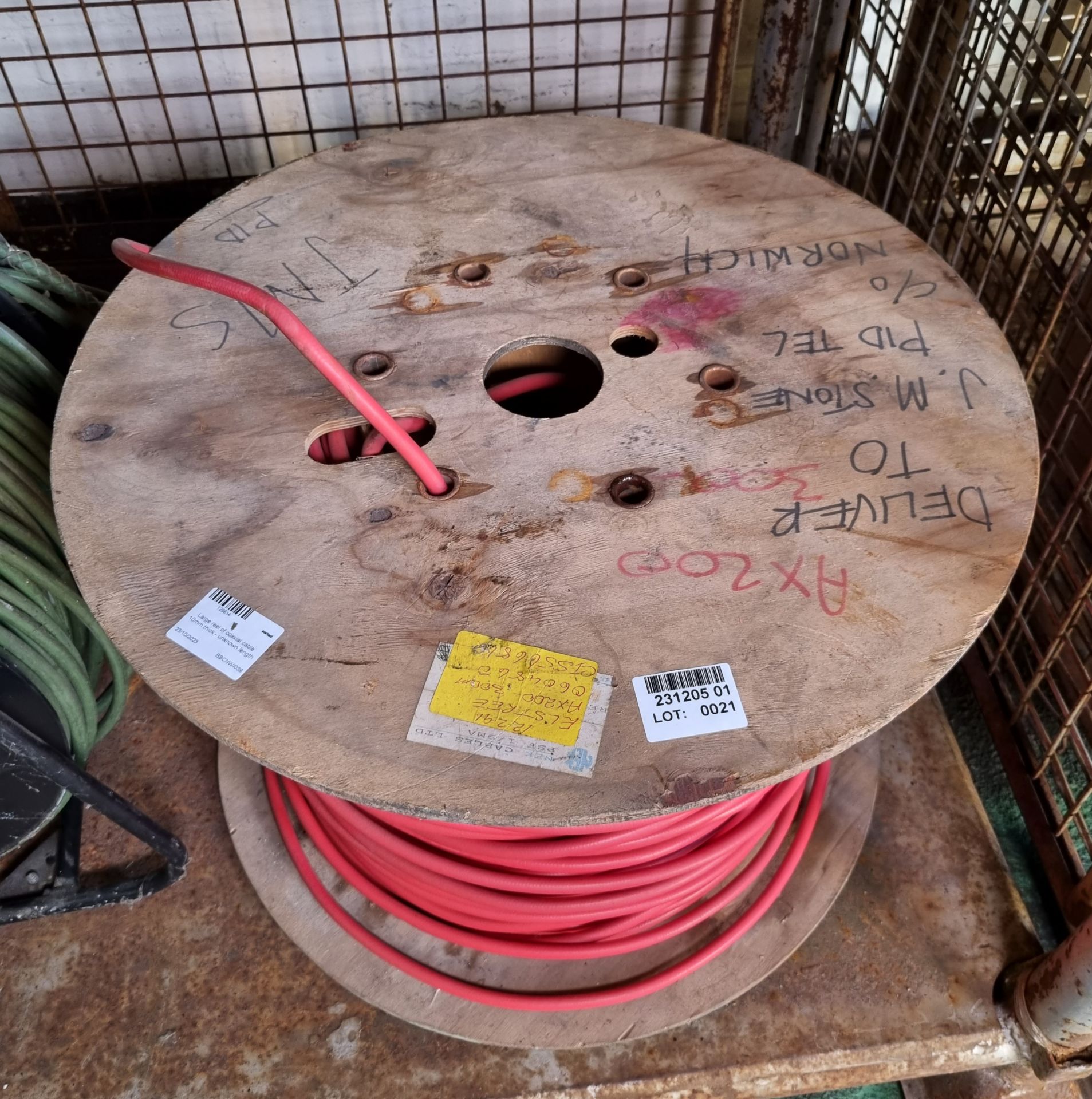 Large reel of AX200 coaxial cable 10mm thick - unknown length - Image 2 of 3