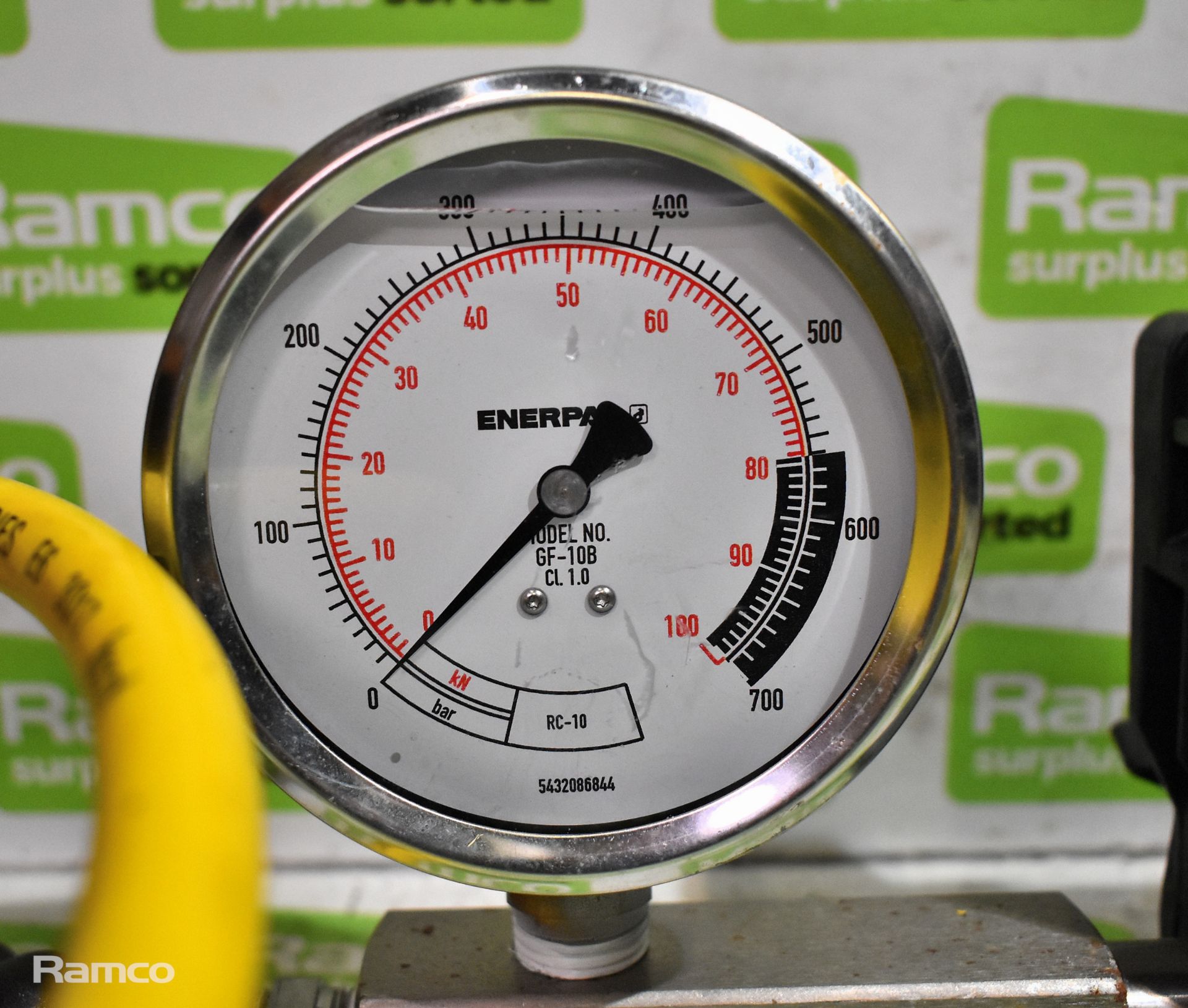 Enerpac P932 two speed hydraulic hand pump - 10000 PSI / 700 BAR max - Image 6 of 6