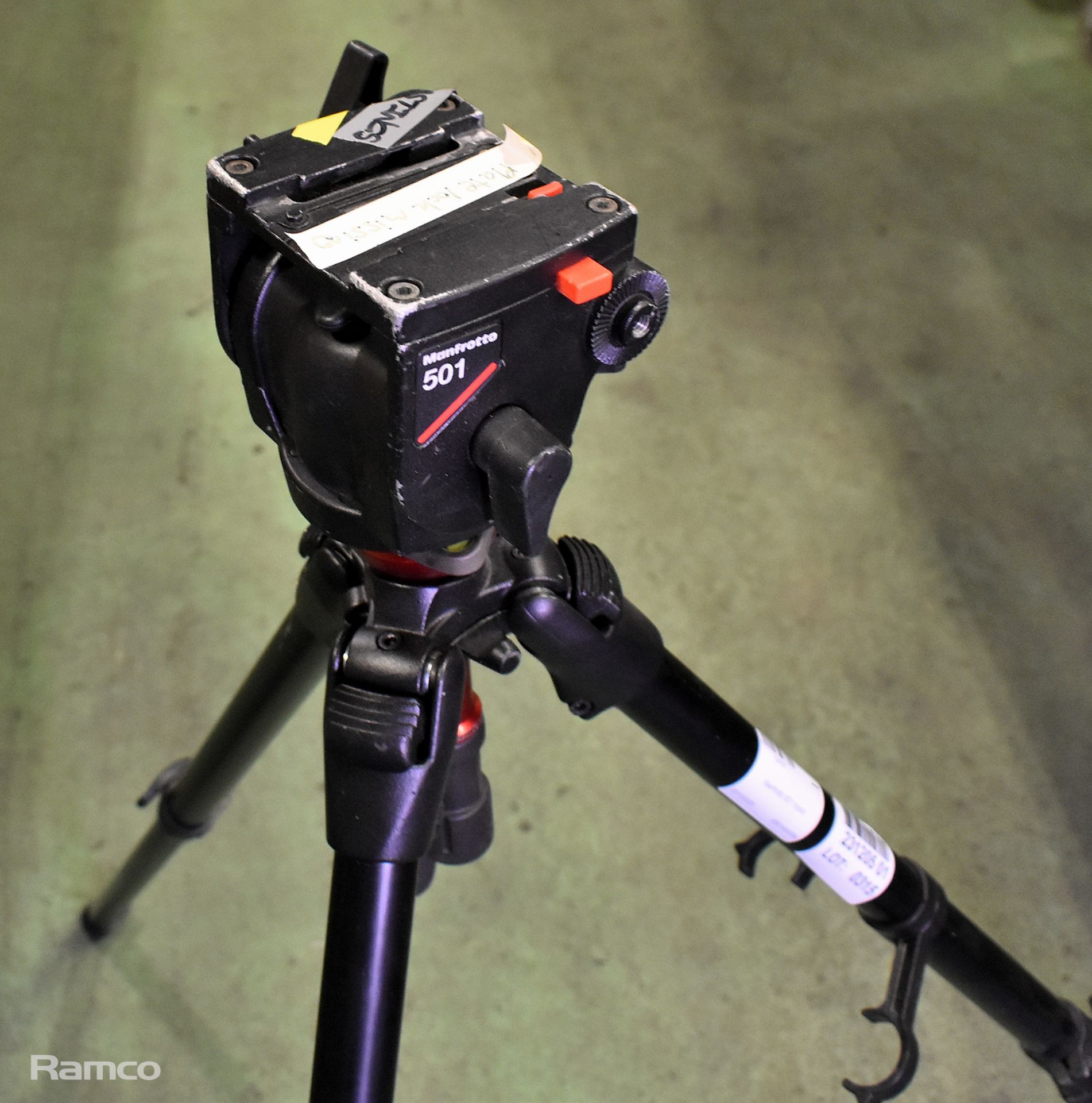 Manfrotto 745B tripod with Manfrotto 501 head - ONE LEG SECTION MISSING - Image 5 of 7