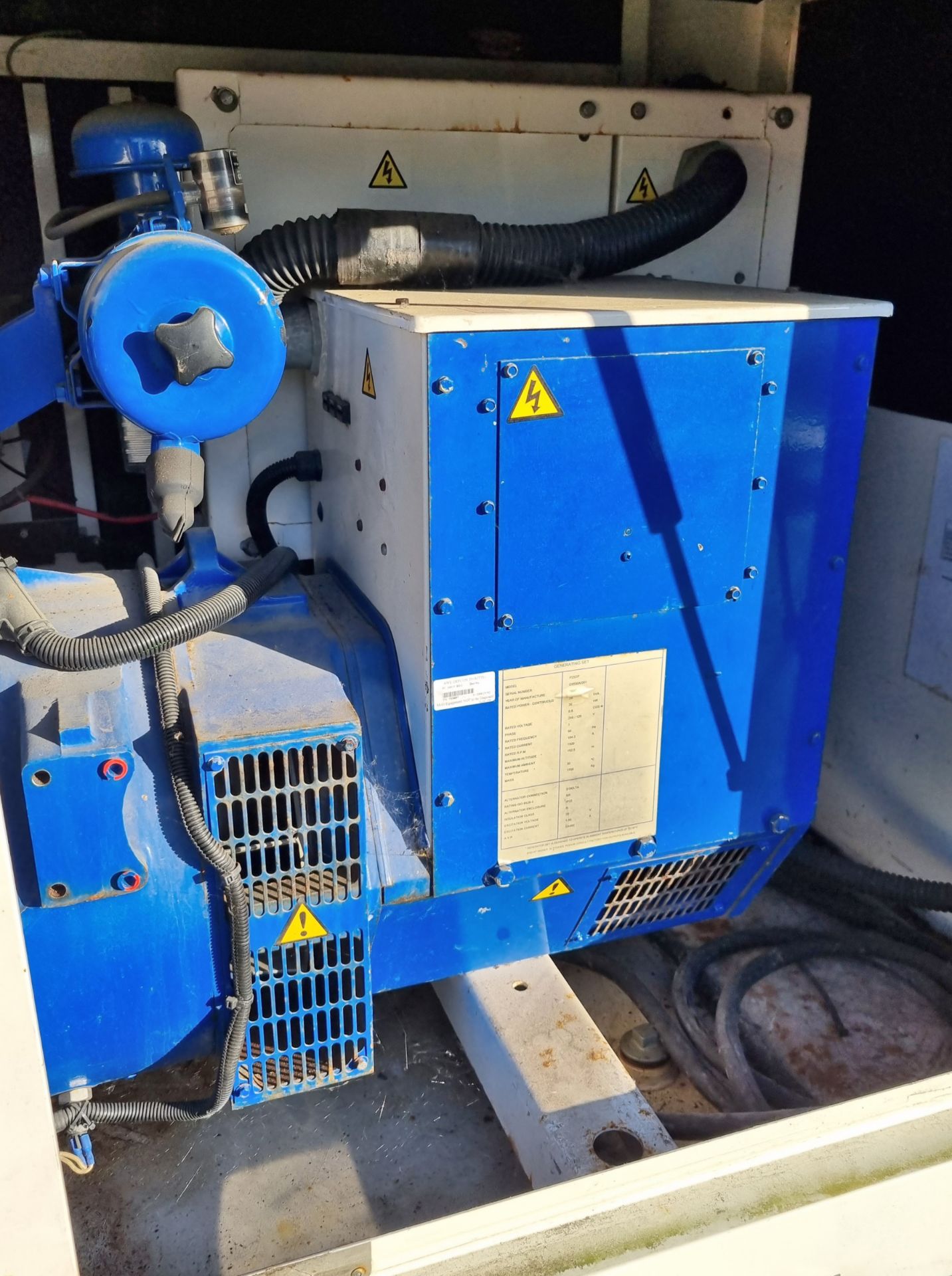 Perkins P25SP trailered generator - 240/120V - 25 kVA - 50Hz - 1500 RPM - Total hours 2878 - Image 7 of 20