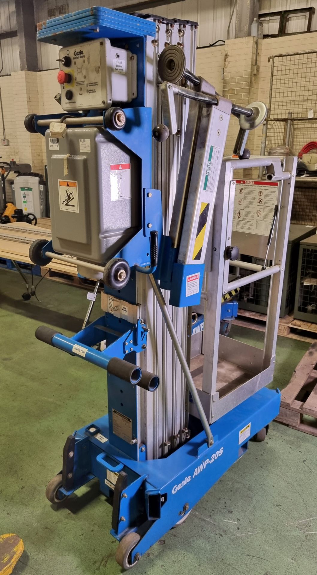 Genie AWP-20S access platform - serial number AWP02-23454 - 2002 model - max. load 350lbs - Image 2 of 6
