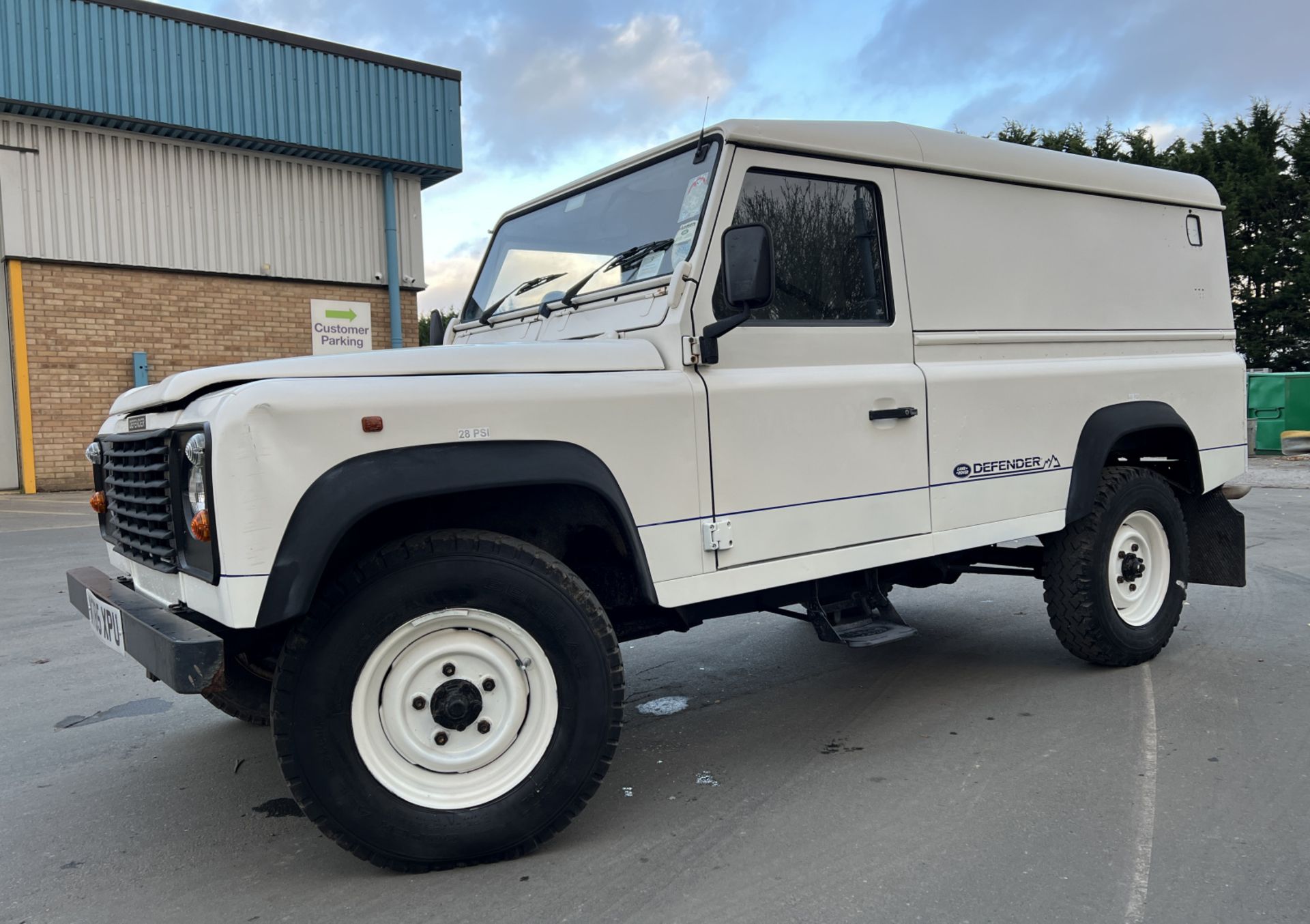 Land Rover Defender 110TDI - 1995 - Very low mileage at 24095 miles - 2.5L diesel - white - Image 3 of 49