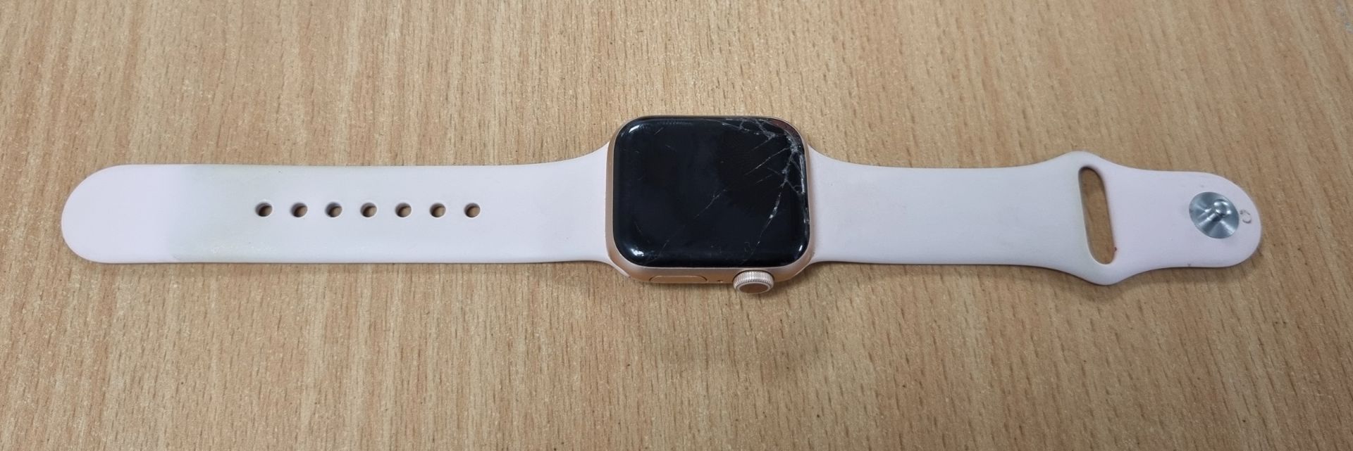 Apple Watch series 6 – Rose gold - aluminium 40mm model (cracked screen) – tested and works - Bild 6 aus 19