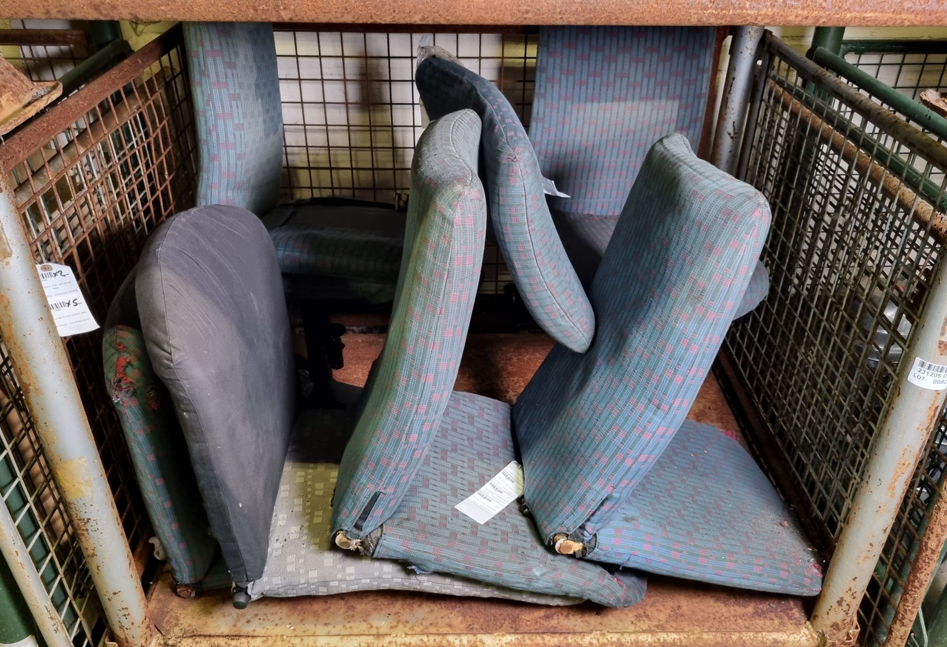 2x Blue fabric chairs with swivel bases, 5x Blue fabric chairs without bases - Bild 2 aus 5