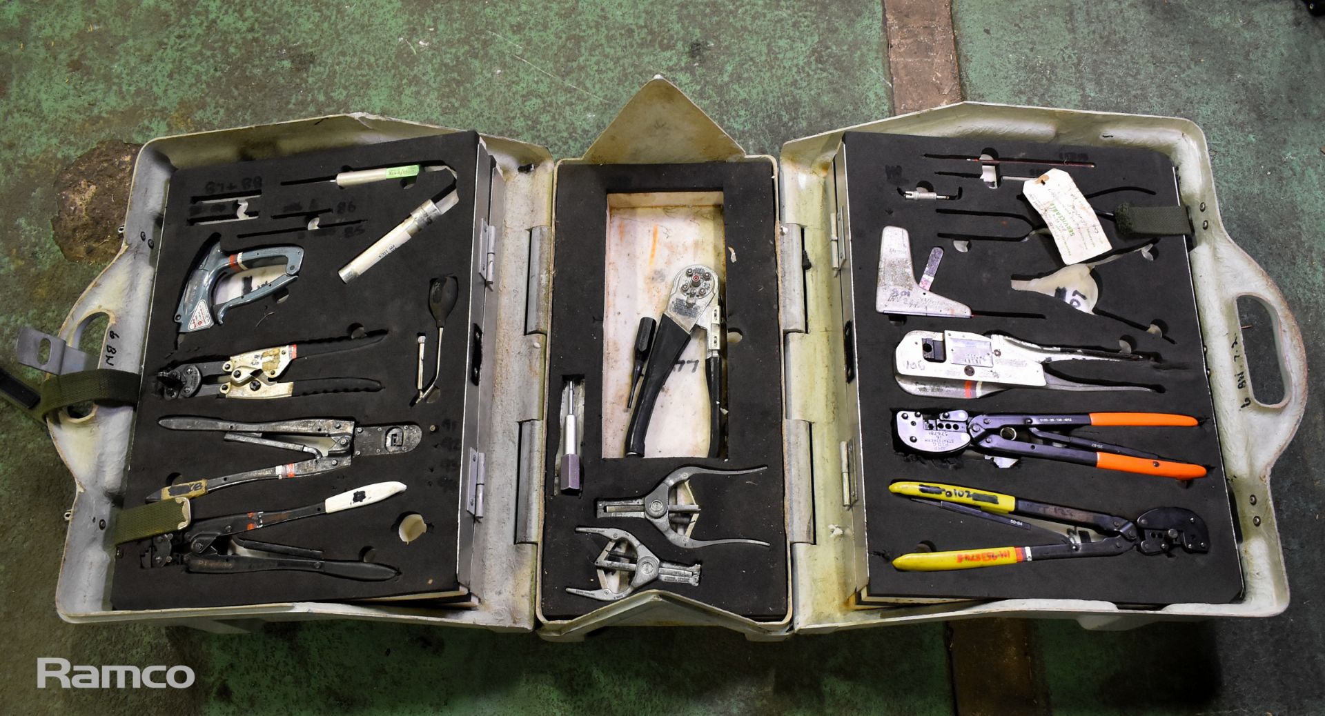 Crimping tool kit in heavy duty carry case