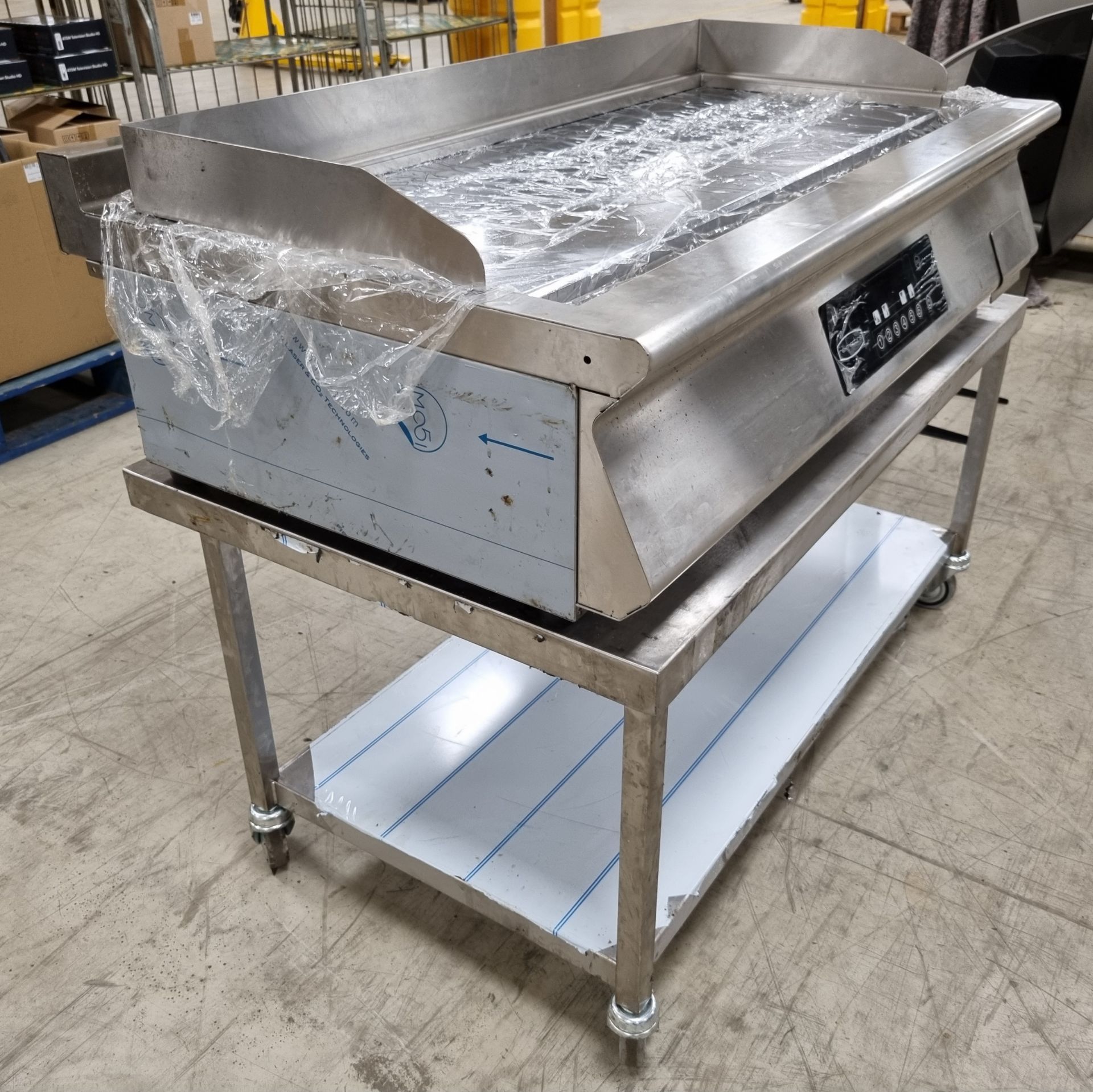 Rexmartins RDE-FG-12A Induction Griddle with stainless steel mobile stand - Image 3 of 7