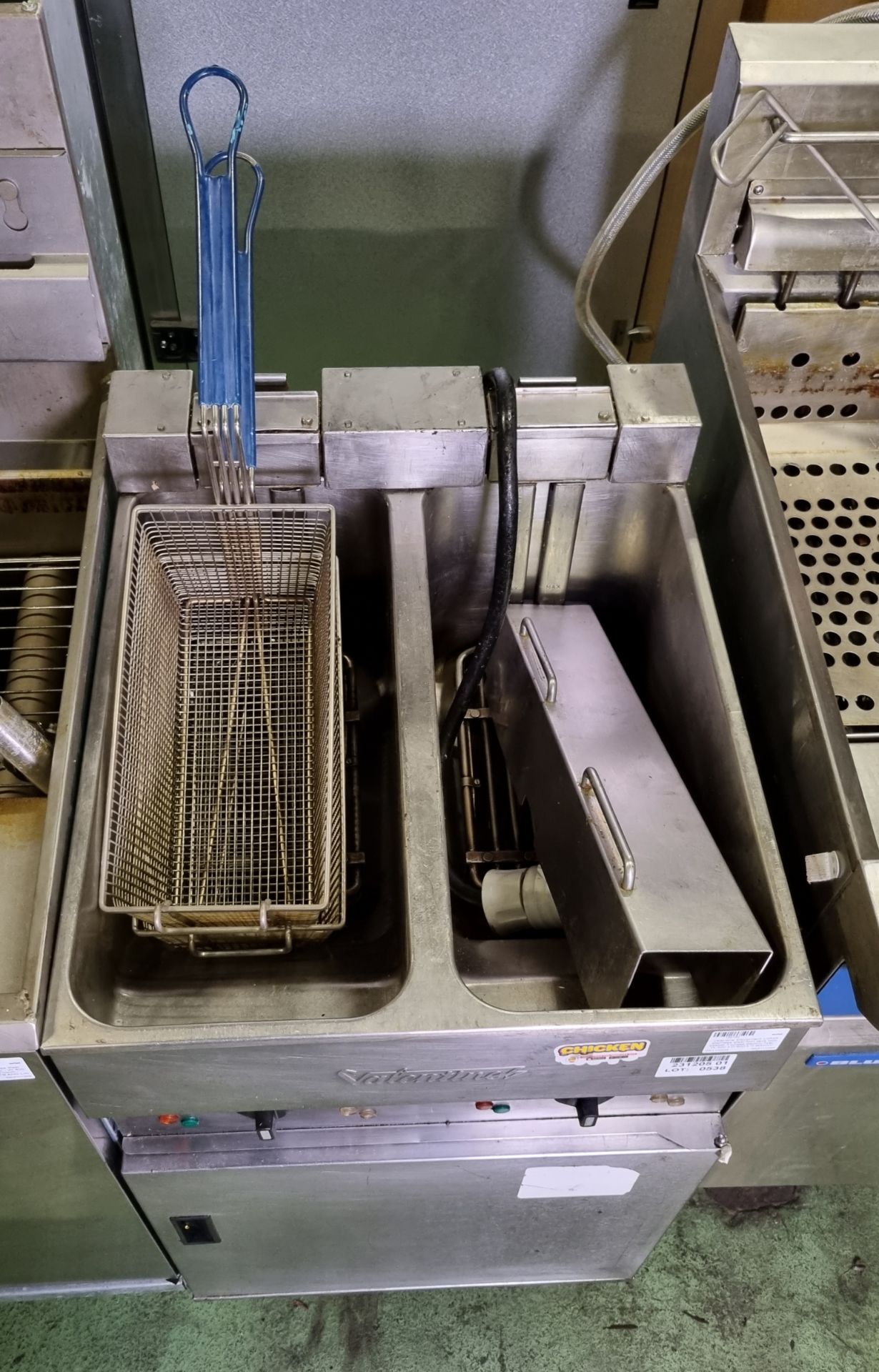 Valentine Equipment V2525 stainless steel twin tank twin basket 3 phase electric fryer - W 500 - Image 2 of 4