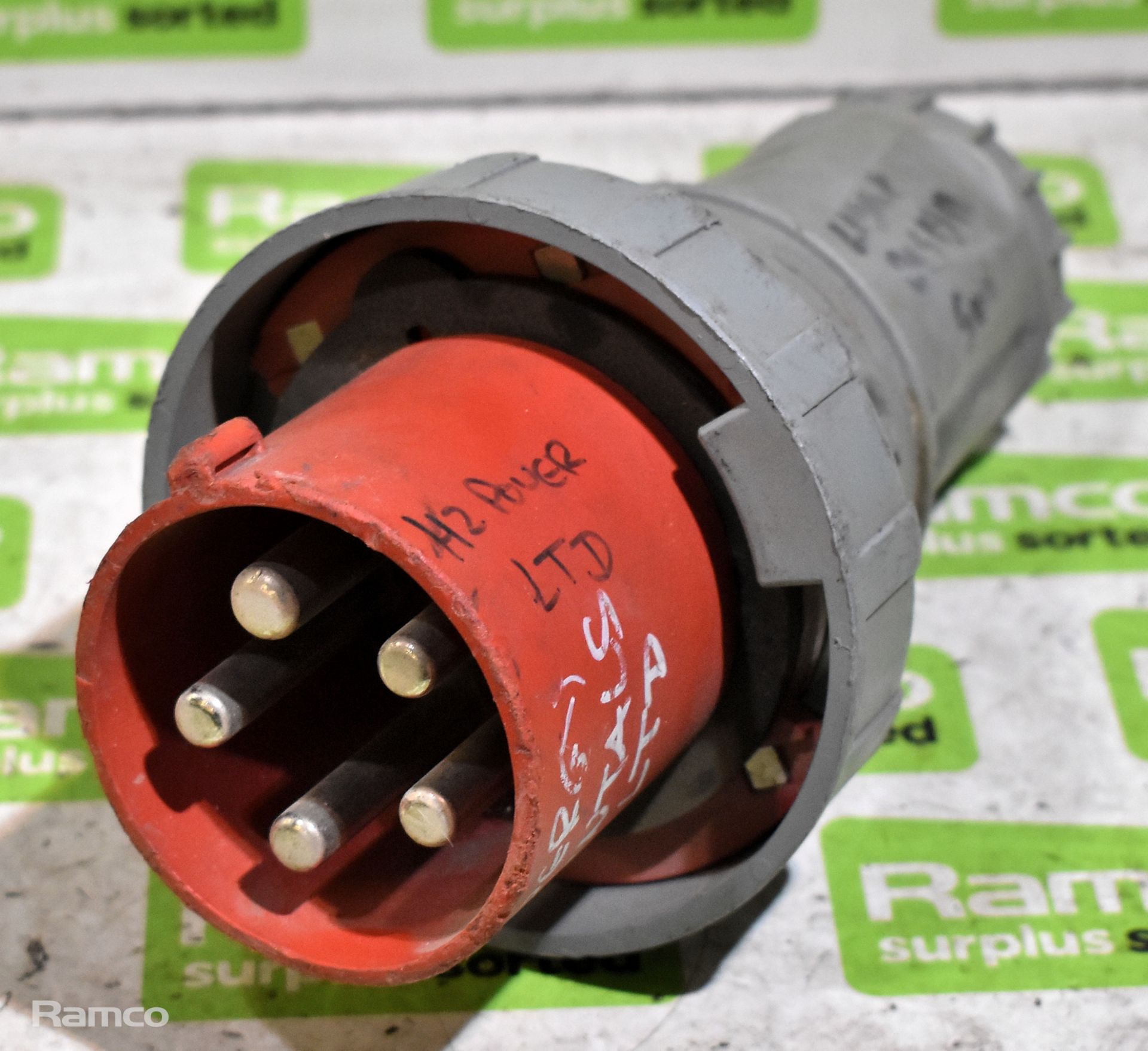 Various sizes of 125A 3 phase plugs / sockets, Various sizes of 63A 3 phase plugs / sockets - Bild 2 aus 3