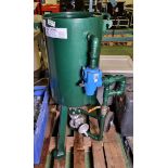 Hodge Clemco 1440 shot blasting pot - L 400 x W 400 x H 1100mm