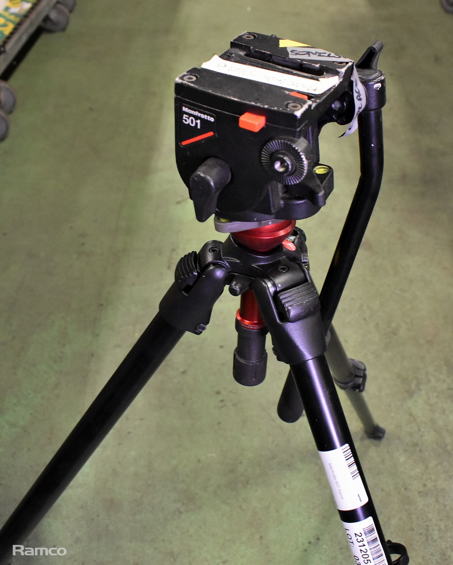 Manfrotto 745B tripod with Manfrotto 501 head - ONE LEG SECTION MISSING - Image 6 of 7