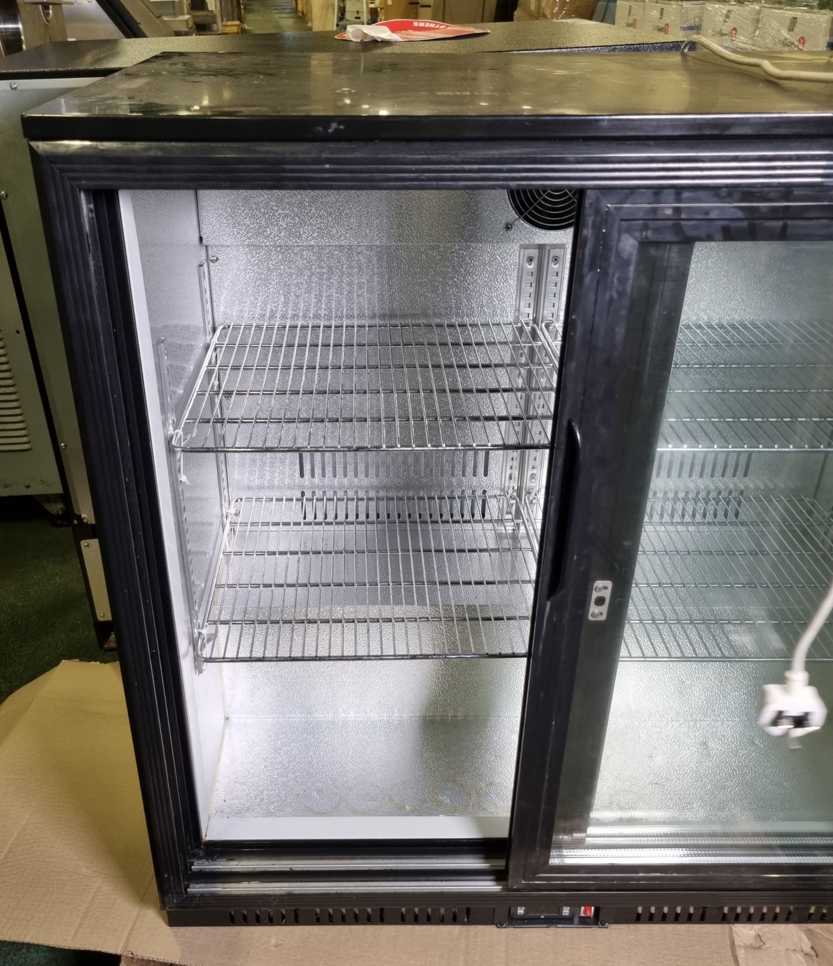 Polar GL003-05 Undercounter double sliding glass door bottle cooler - 230V 50Hz - L 900 x W 540 - Image 4 of 4