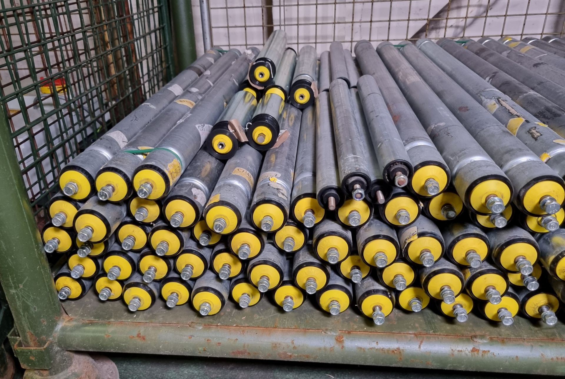 Conveyor belt rollers - mostly 920mm with some mixed size smaller rollers - approx 90 - Image 4 of 4