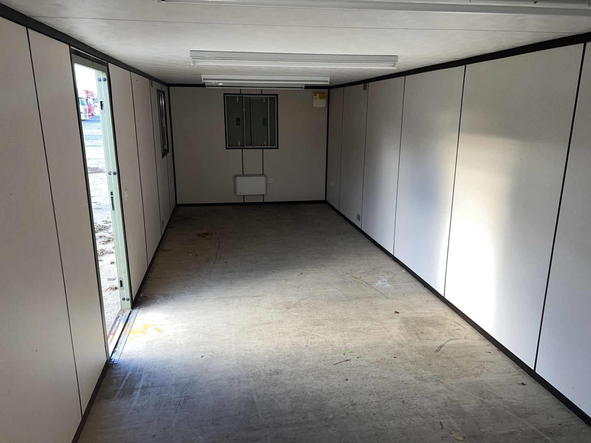 30 foot portacabin office suite - 230V fuse board, 5x tubular lighting, 2x heaters, 3x windows - Image 6 of 16