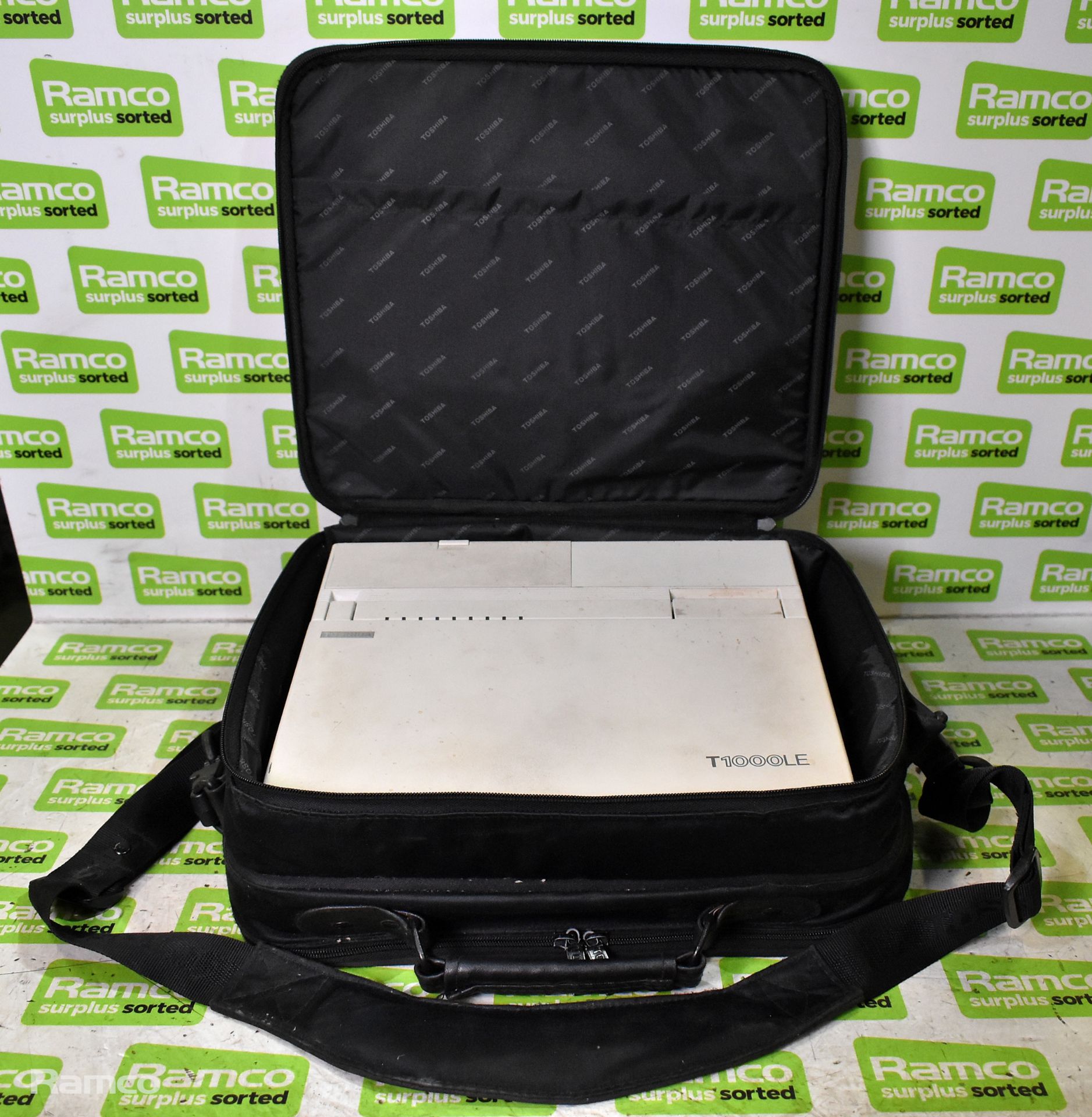 Toshiba T1000LE System Unit personal portable computer with charger and laptop bag - NO HARD DRIVE - Image 7 of 9