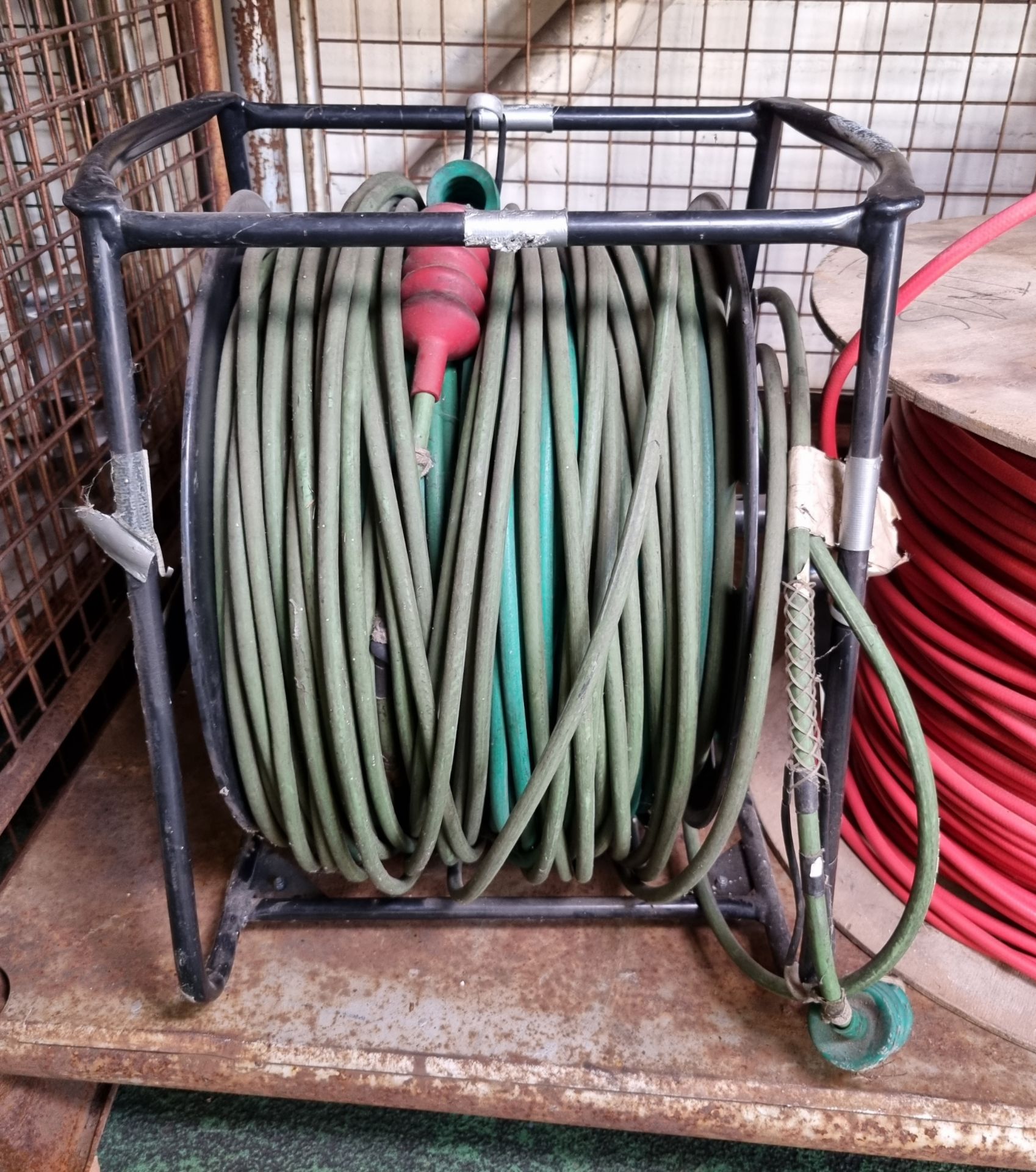 Large reel of 2 coaxial cables 10mm thick male and female connectors - unknown length - Image 3 of 5