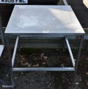 Stainless steel preparation table - L 690 x W 690 x H 730mm