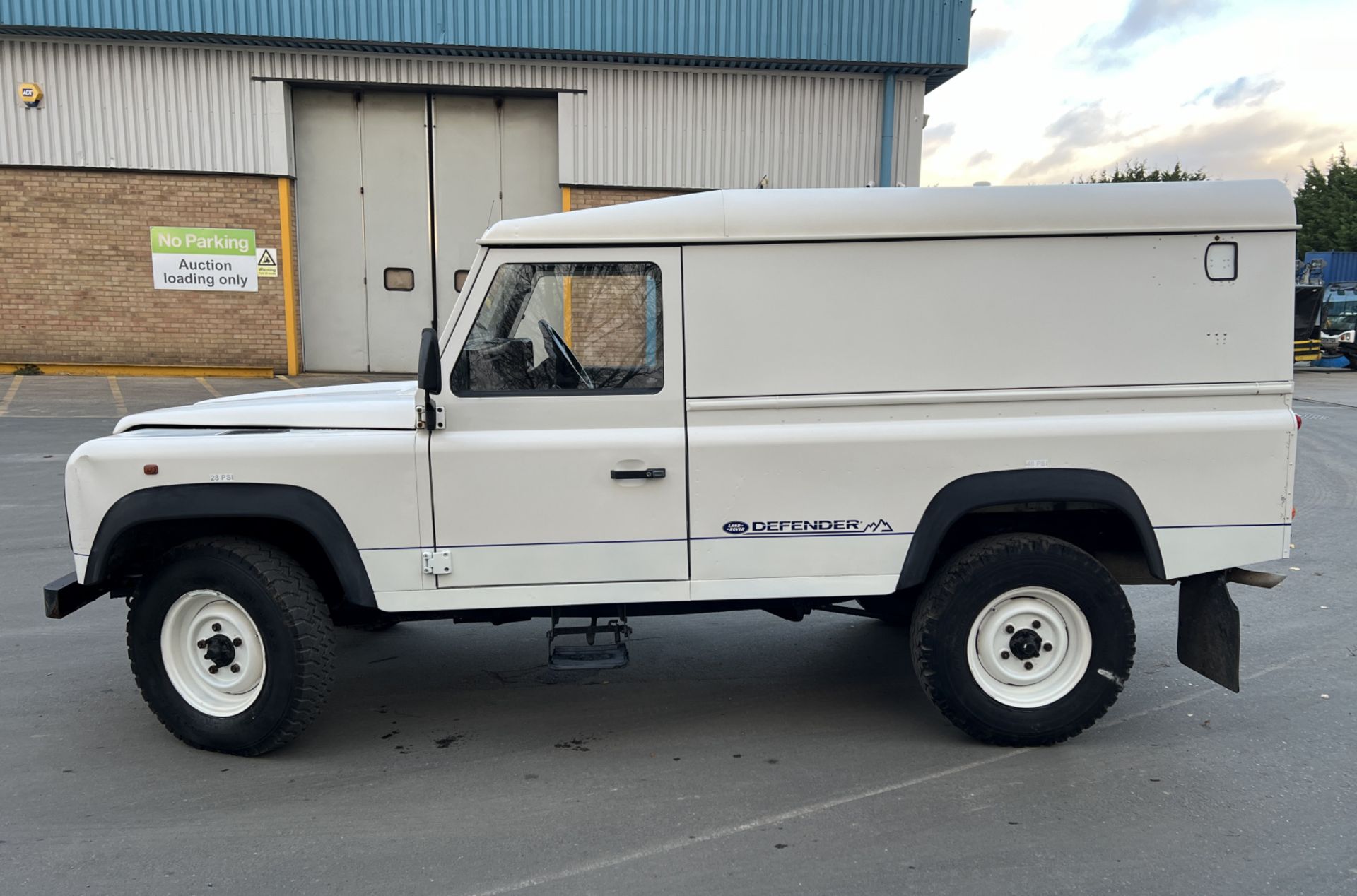 Land Rover Defender 110TDI - 1995 - Very low mileage at 24095 miles - 2.5L diesel - white - Image 4 of 49