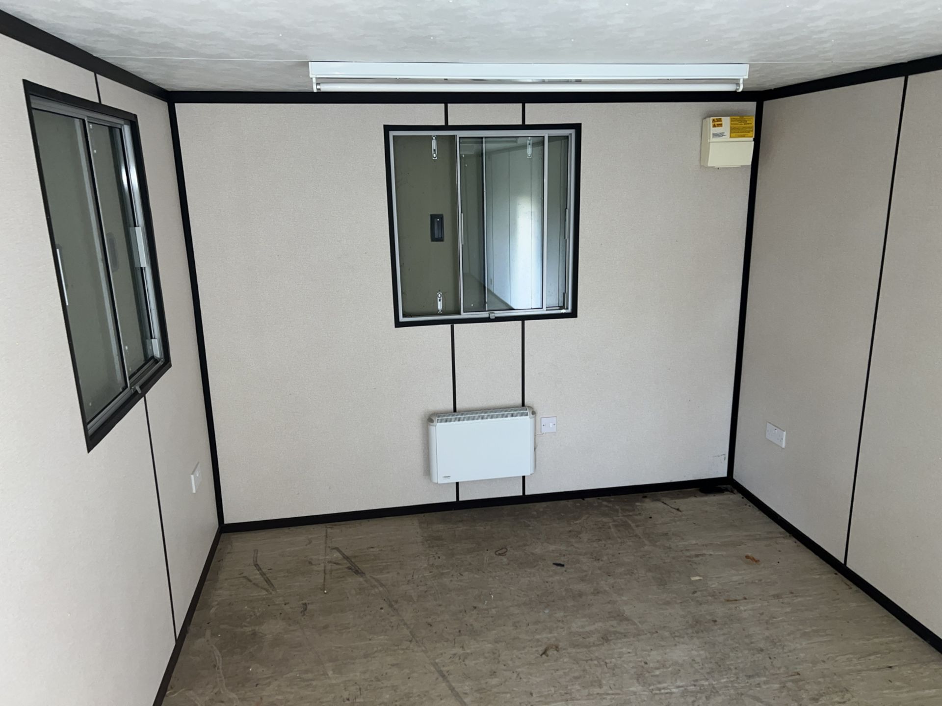 30 foot portacabin office suite - 230V fuse board, 5x tubular lighting, 2x heaters, 3x windows - Image 7 of 16