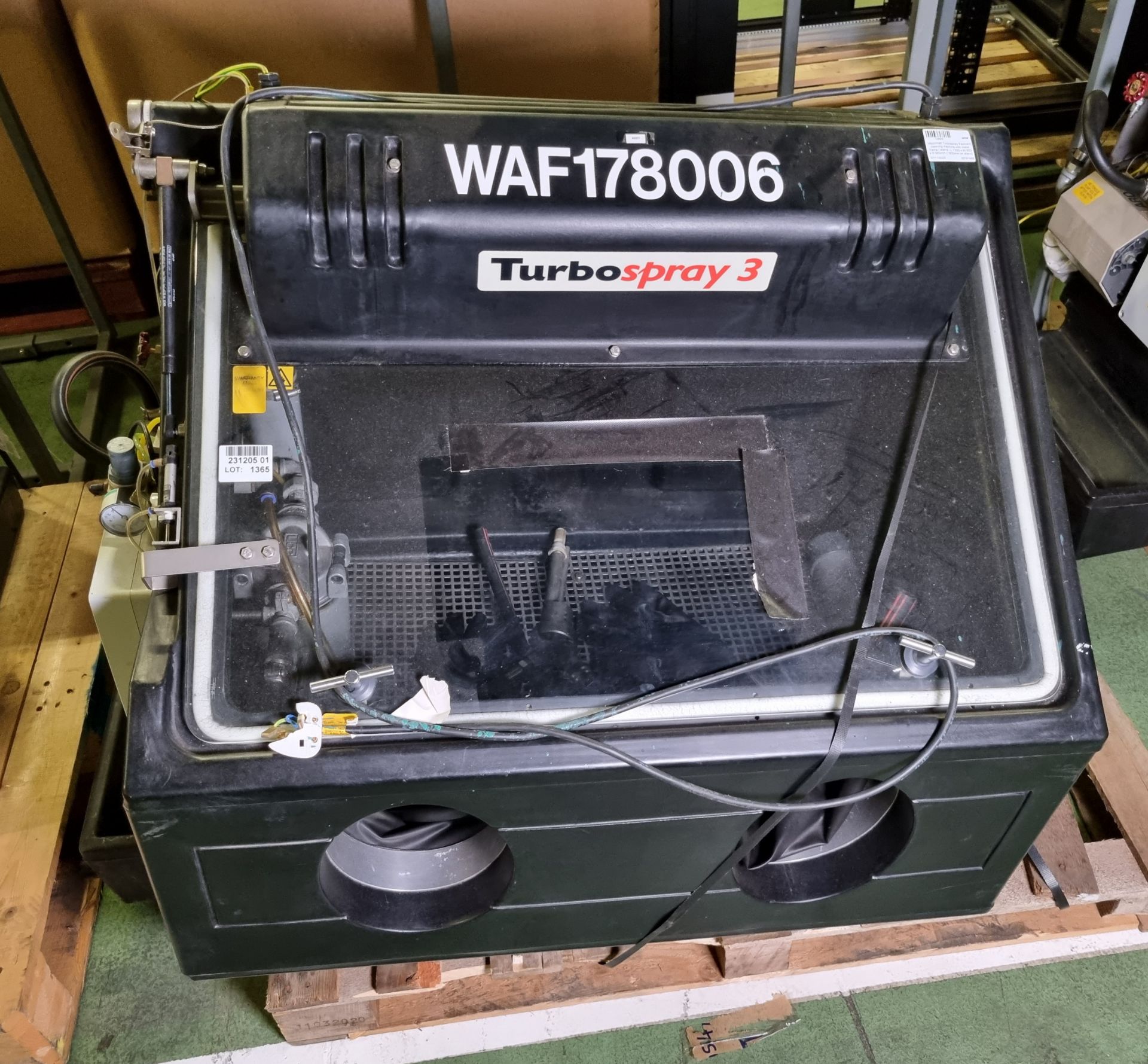 Vapormatt Turbospray 3 solvent cleaning machine with metal frame / stand - L 1300 x W 850 x H 900mm - Image 2 of 7