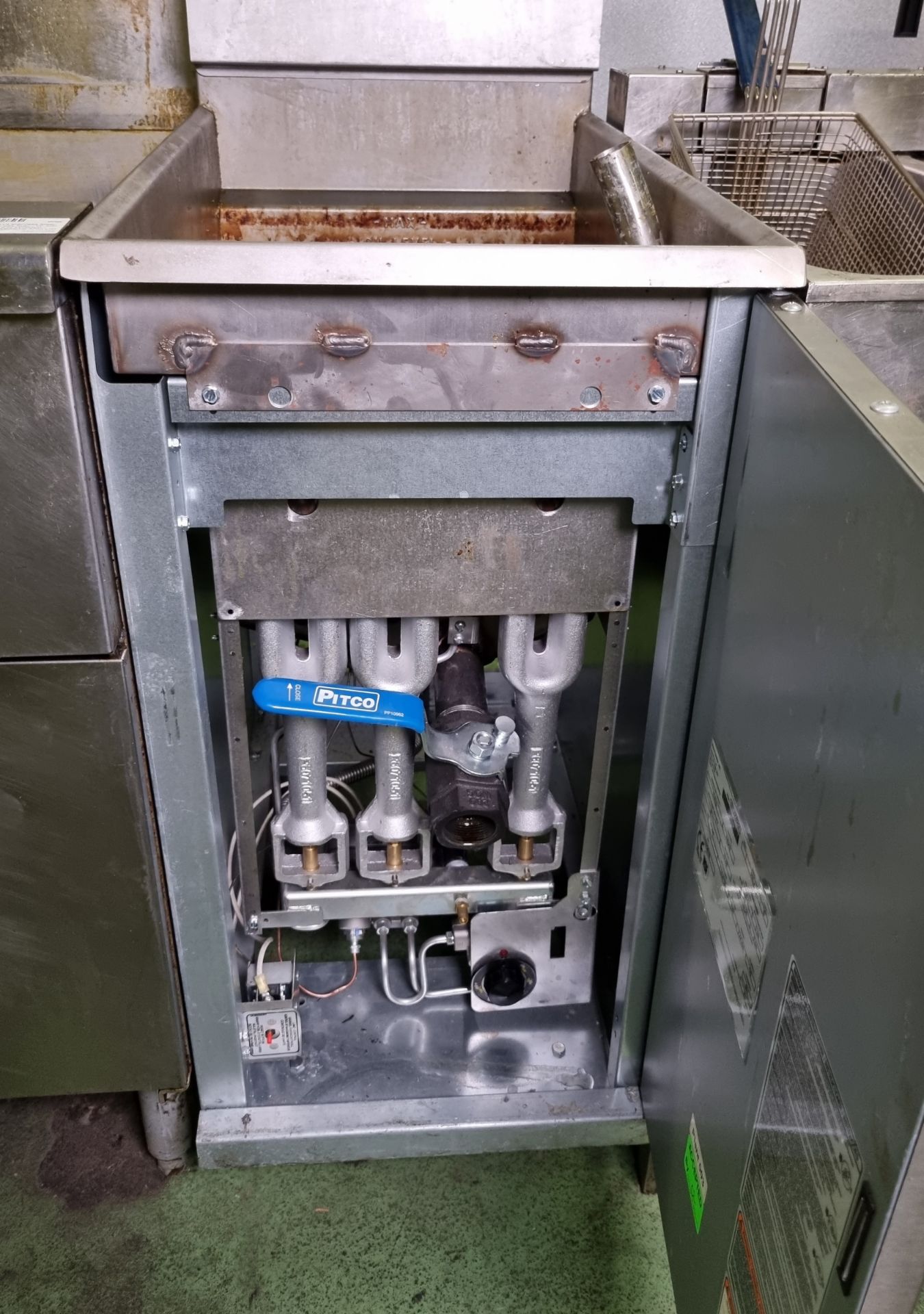 Pitco 35C+ stainless steel single tank gas fryer - W 400 x D 800 x H 1170mm - MISSING BASKETS - Image 4 of 5