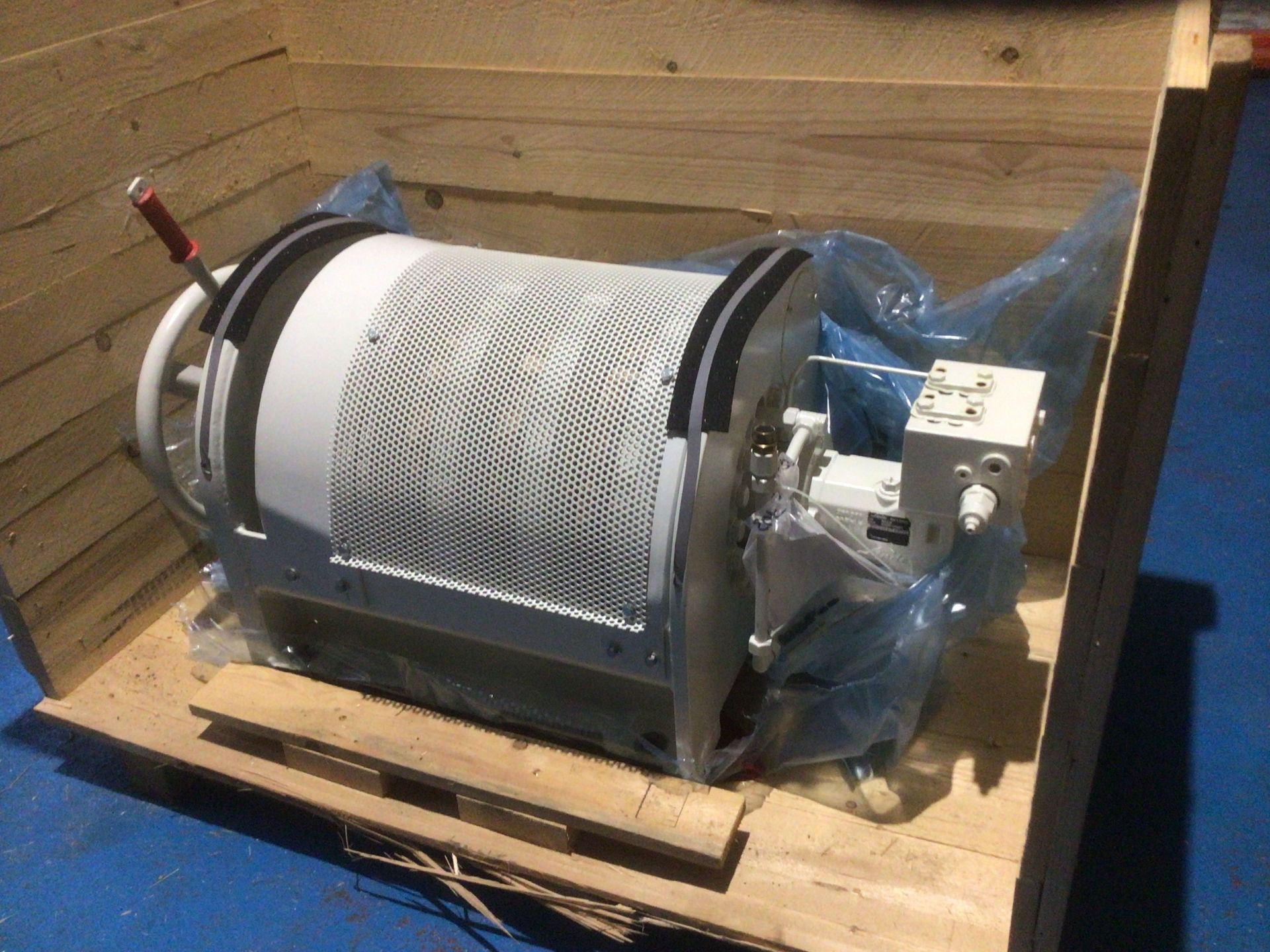 New Zollern 4.2 hydraulic ships winch - new and crated - serial number unknown