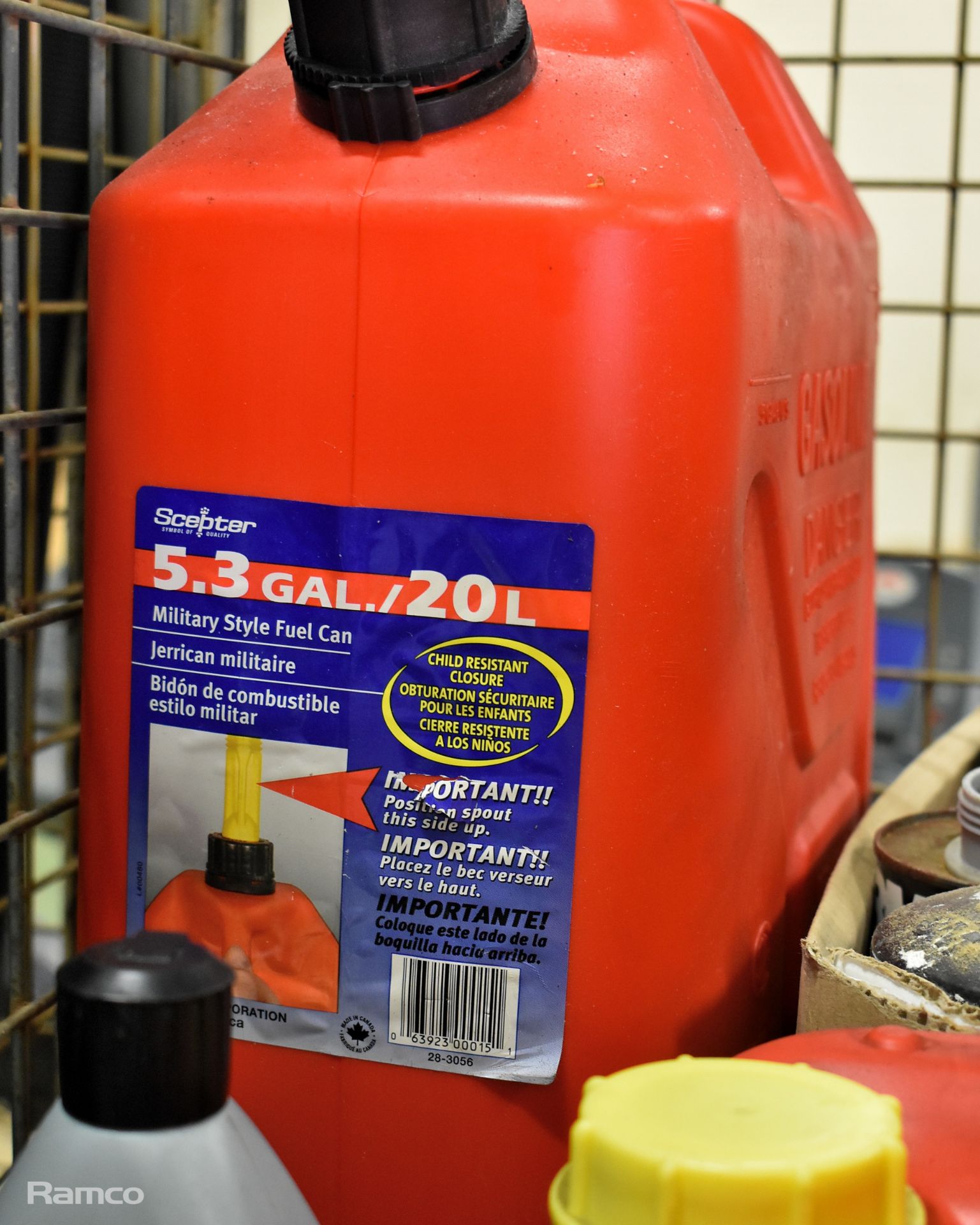 Garage consumables - Oils, lubricants, degreaser wipes - CANNOT BE SENT VIA PARCEL - Image 4 of 15