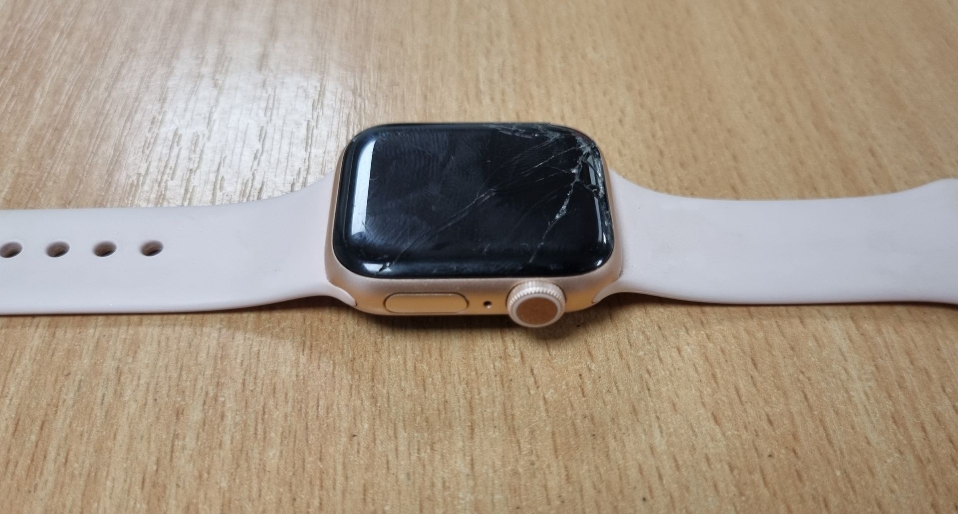 Apple Watch series 6 – Rose gold - aluminium 40mm model (cracked screen) – tested and works - Bild 8 aus 19