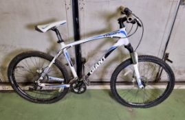 Giant Talon hardtail mountain bike - large frame size - 26 inch wheels - 3x8 Shimano drivetrain