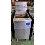 Pitco SG14T stainless steel twin tank twin basket gas fryer - W 400 x D 950 x H 1170mm