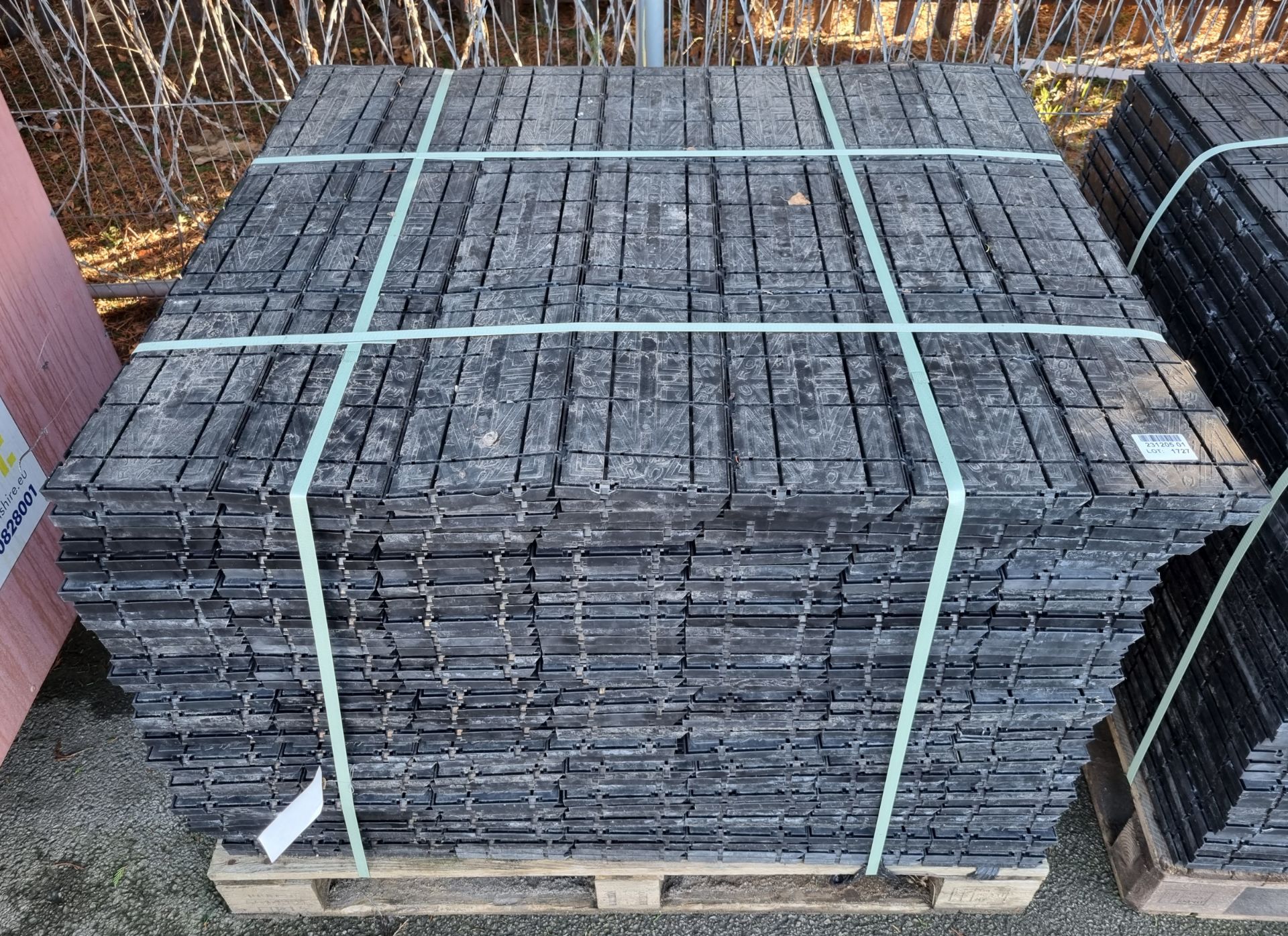 Rola-trac black plastic interlocking floor panels - 40 sheets - 1 m squared per sheet - Image 2 of 2