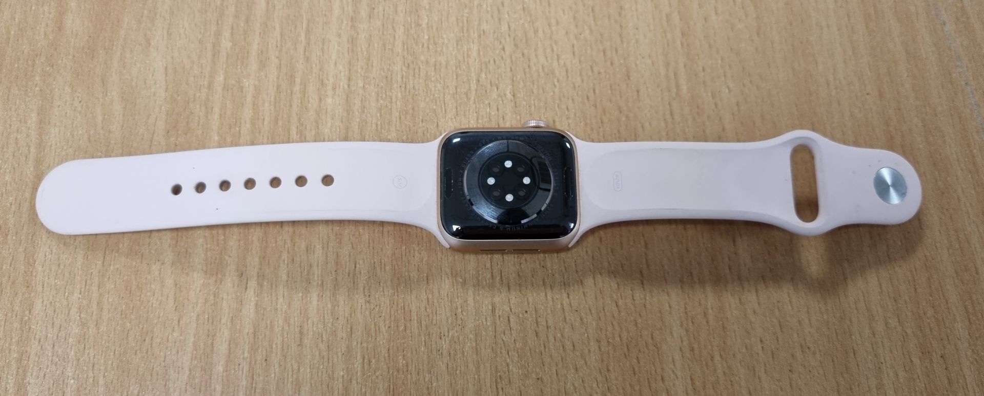 Apple Watch series 6 – Rose gold - aluminium 40mm model (cracked screen) – tested and works - Bild 10 aus 19