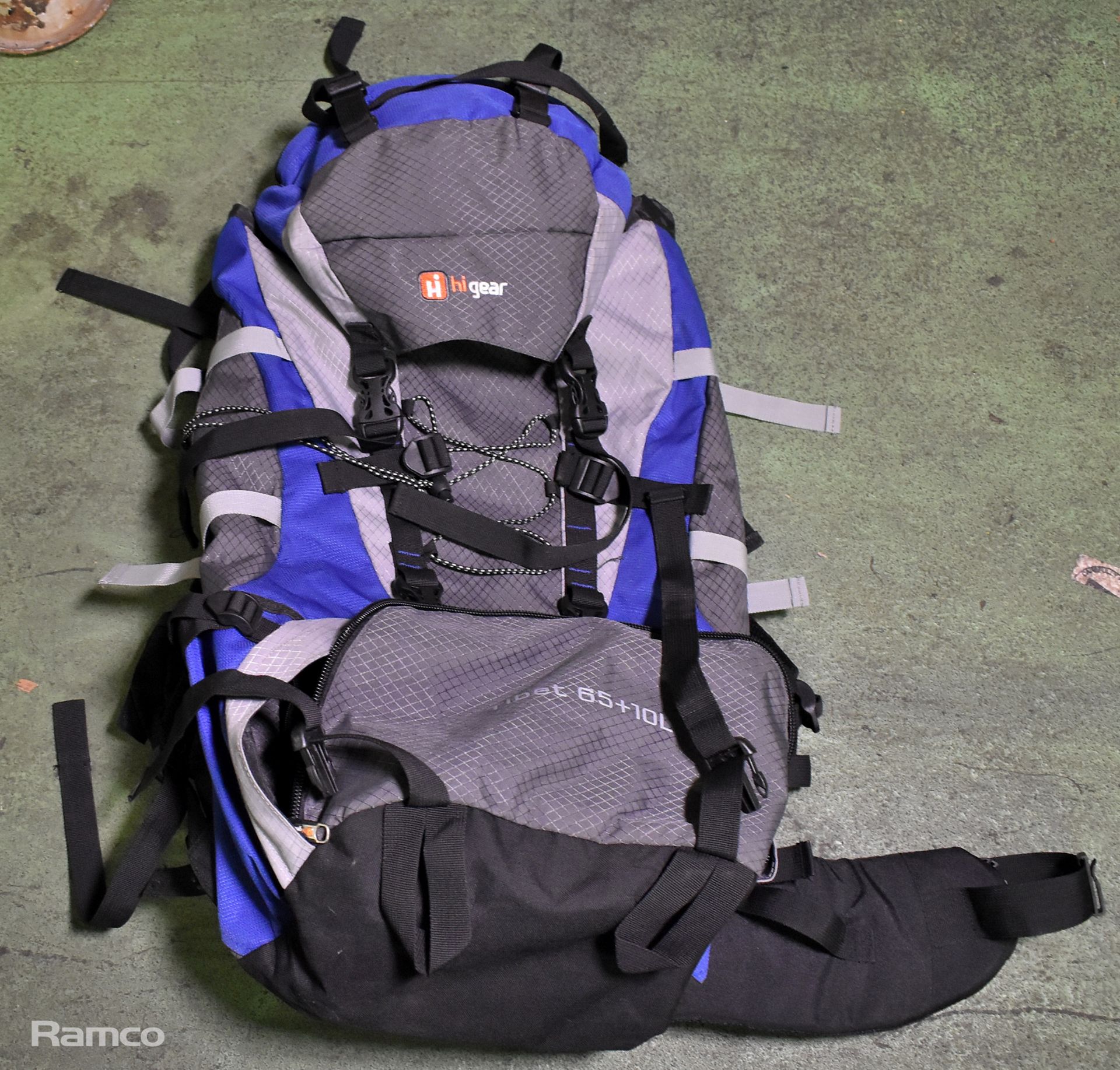 Outdoor equipment - 8x harness, 2x aluminium framed folding canvas beds, 1x rucksack - Image 7 of 10