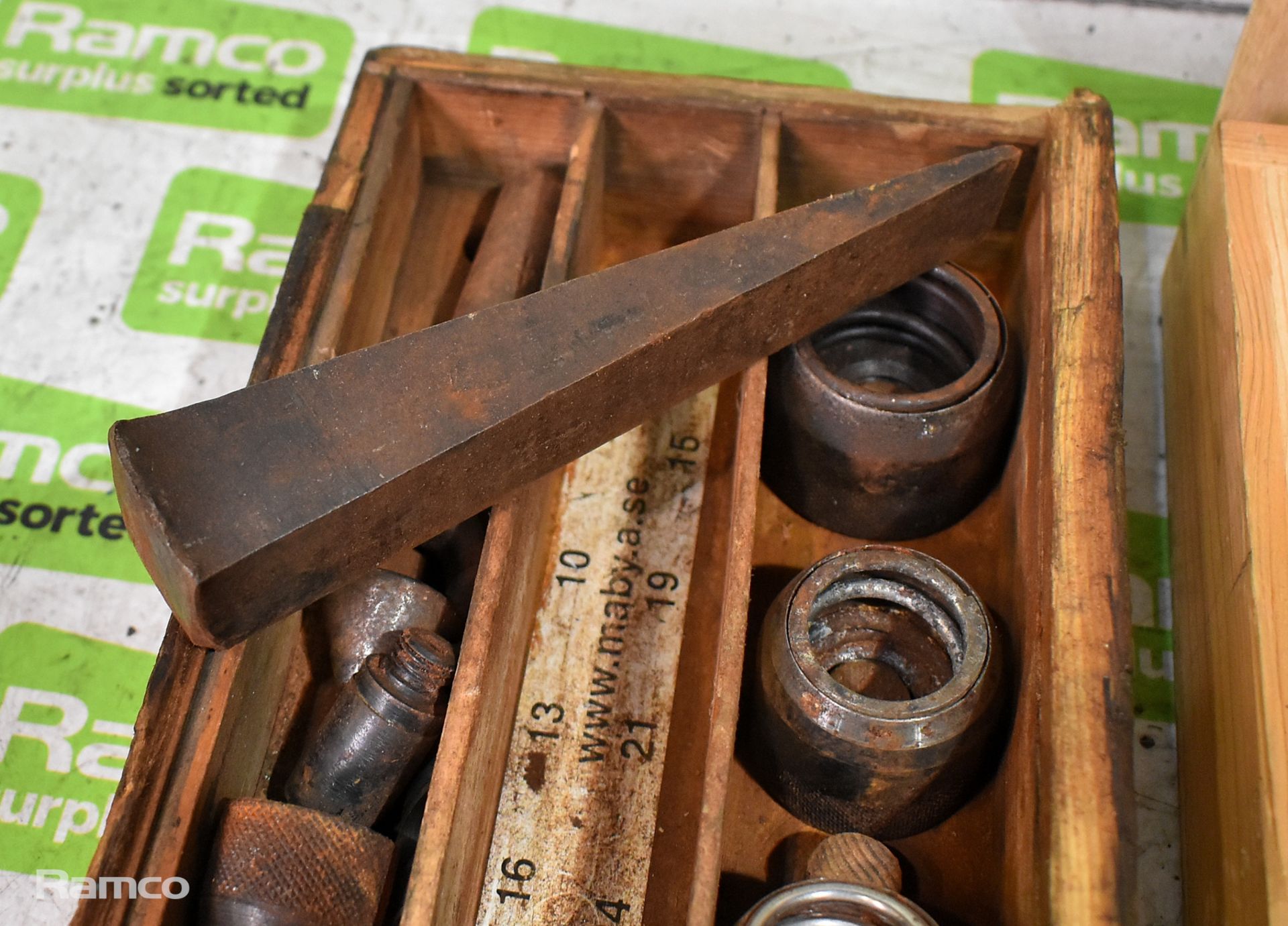 2x Maby Ring punch sets in wooden storage boxes - INCOMPLETE - Image 3 of 5