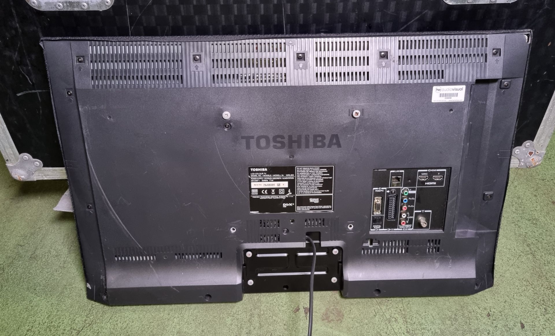 2x Toshiba 32RL953 - 32 inch LCD colour TV - no stand - W 740 x D 60 x H 450 mm - Bild 9 aus 11