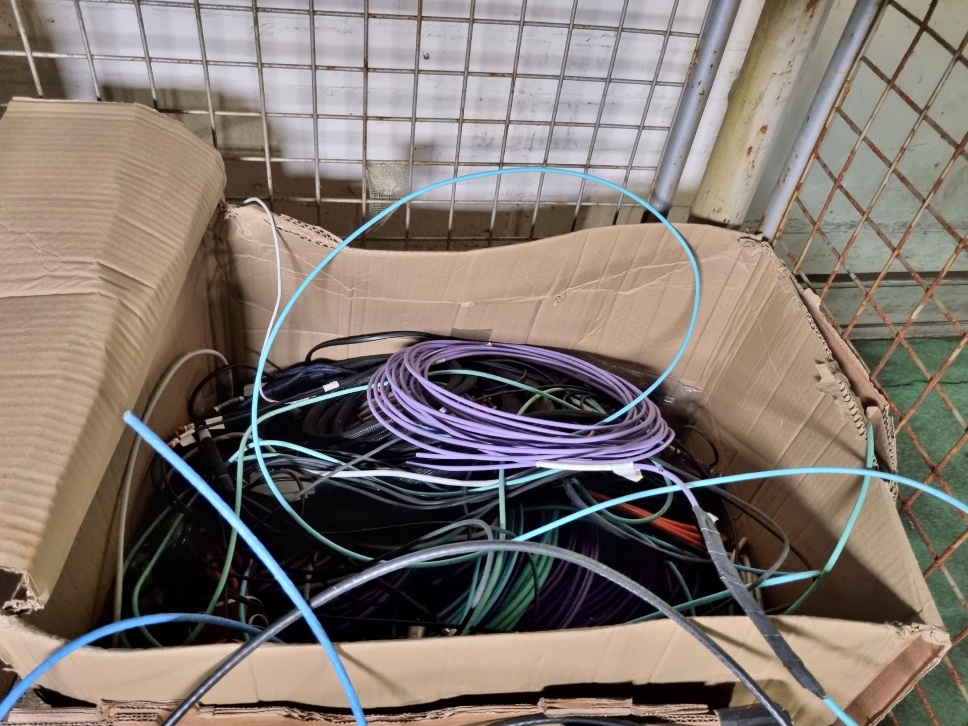 Assorted cables - VGA, Cat5, coaxial, audio and socapex - Image 3 of 5