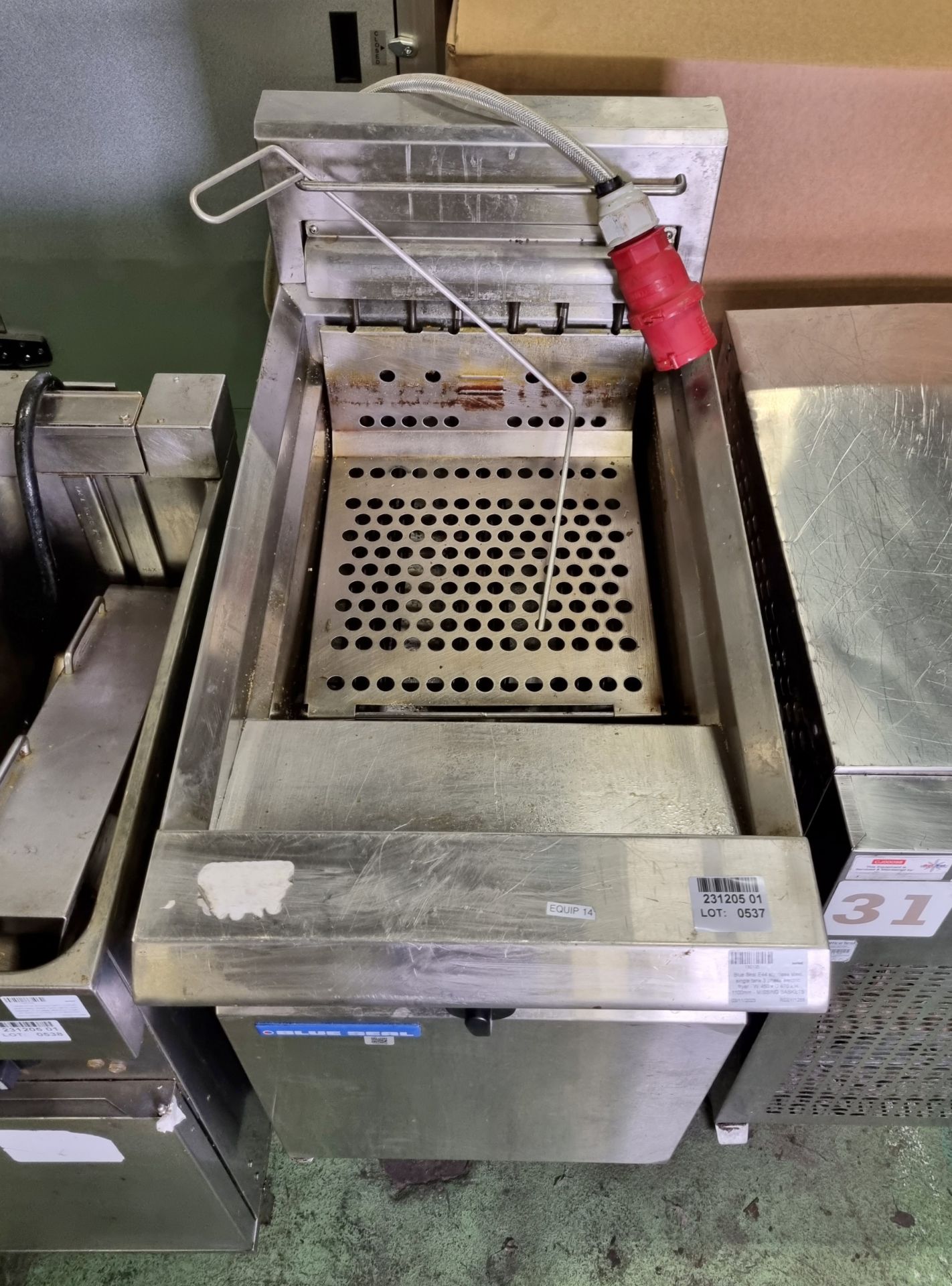 Blue Seal E44 stainless steel single tank 3 phase electric fryer - W 450 x D 870 x H 1100mm - Bild 2 aus 4