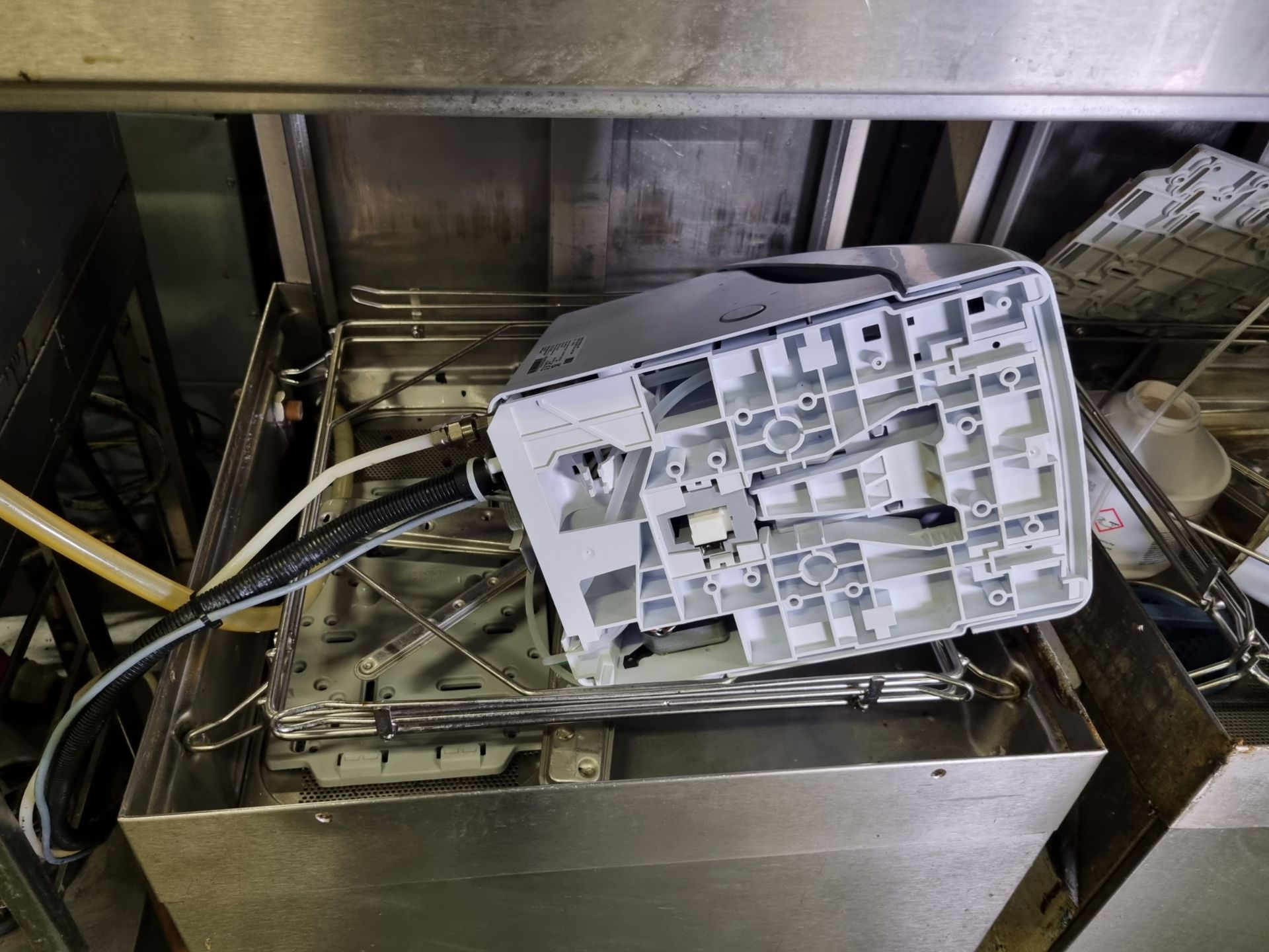 Hobart AMXX RS30 pass through dishwasher with Ecolab solid dosing unit - W 720 x D 900 x H 1550 mm - Image 3 of 5