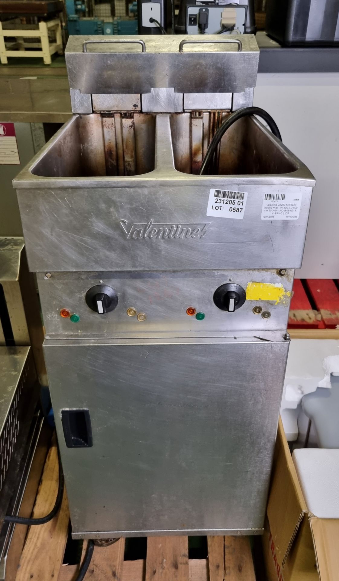 Valentine V2200 twin tank electric fryer - W 400 x D 600 x H 900mm - NO BASKETS, MISSING LIDS