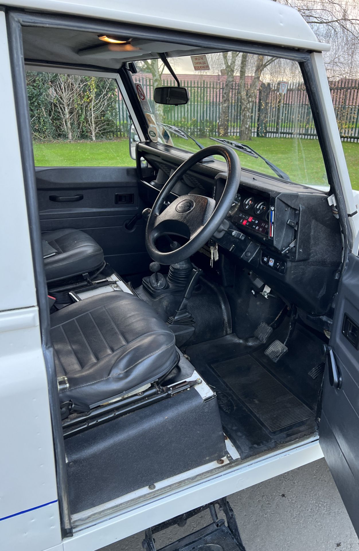 Land Rover Defender 110TDI - 1995 - Very low mileage at 24095 miles - 2.5L diesel - white - Image 13 of 49