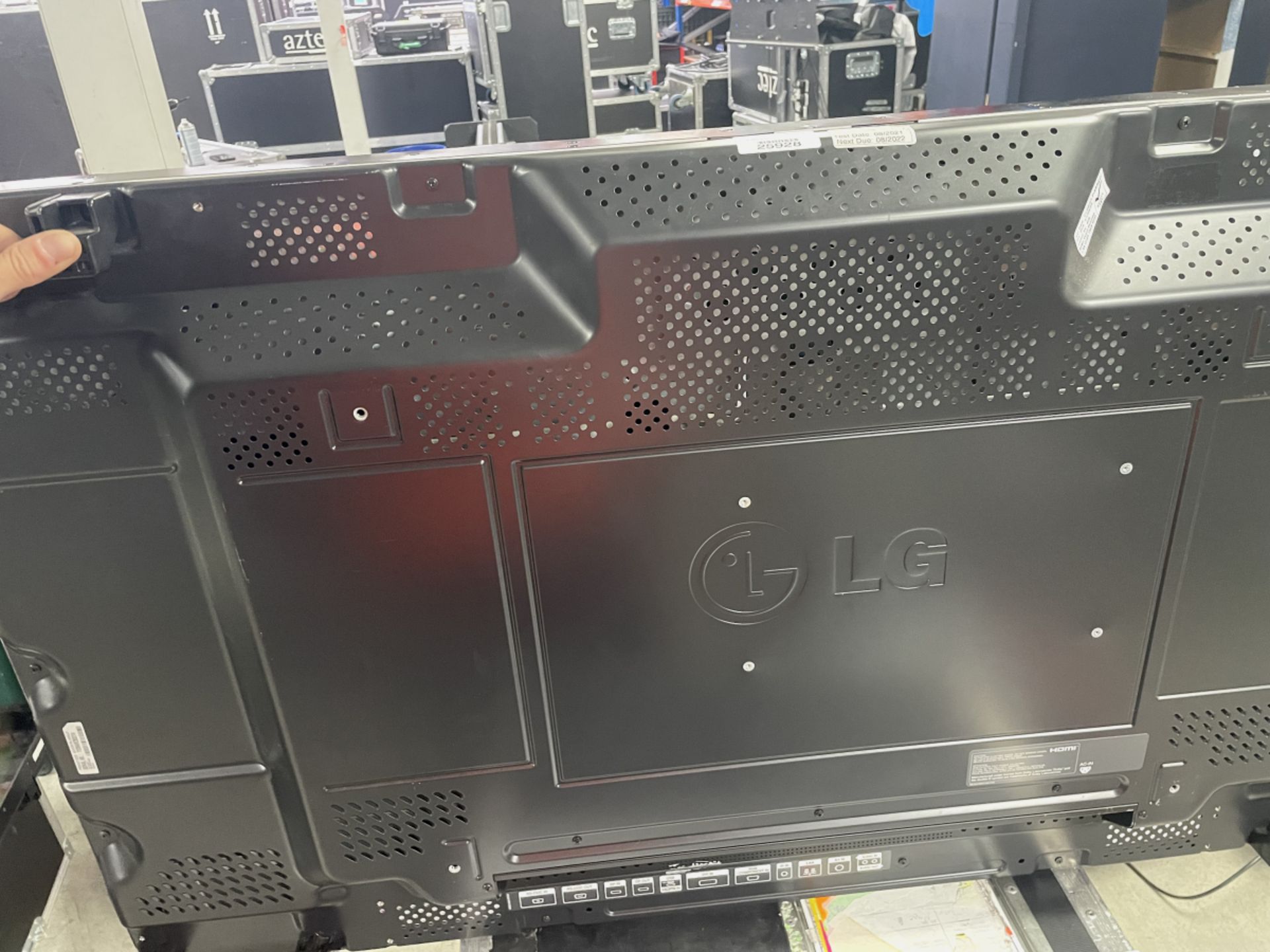 6 x LG55" LV77A seamless videowall panels with 8 x sprung mounting brackets in 3 x flight cases - Image 10 of 26