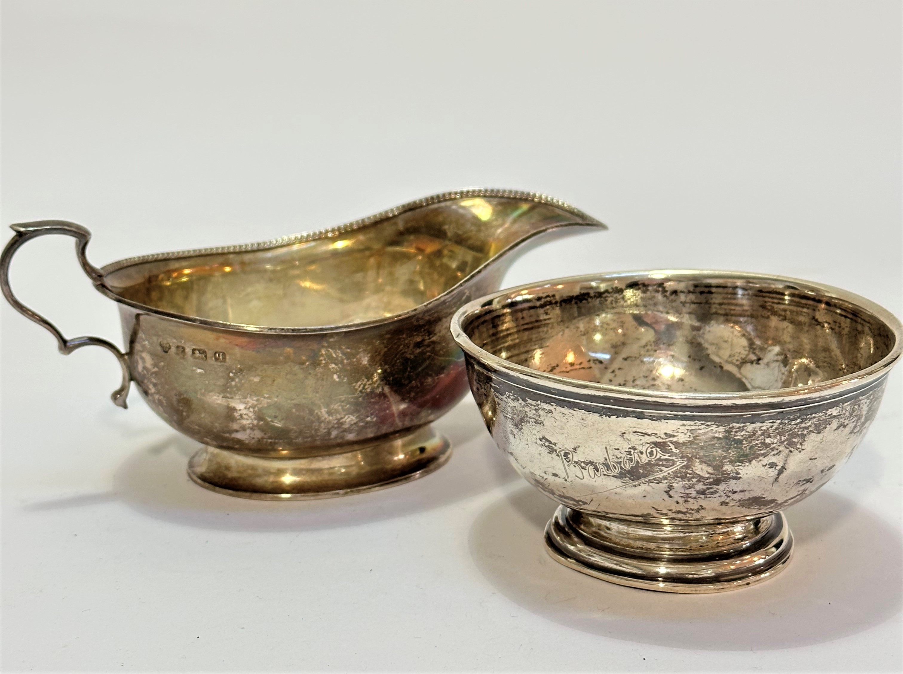 A modern Birmingham silver gadroon rimmed sauce boat with C scroll handle to side, (5cm x 14cm) (